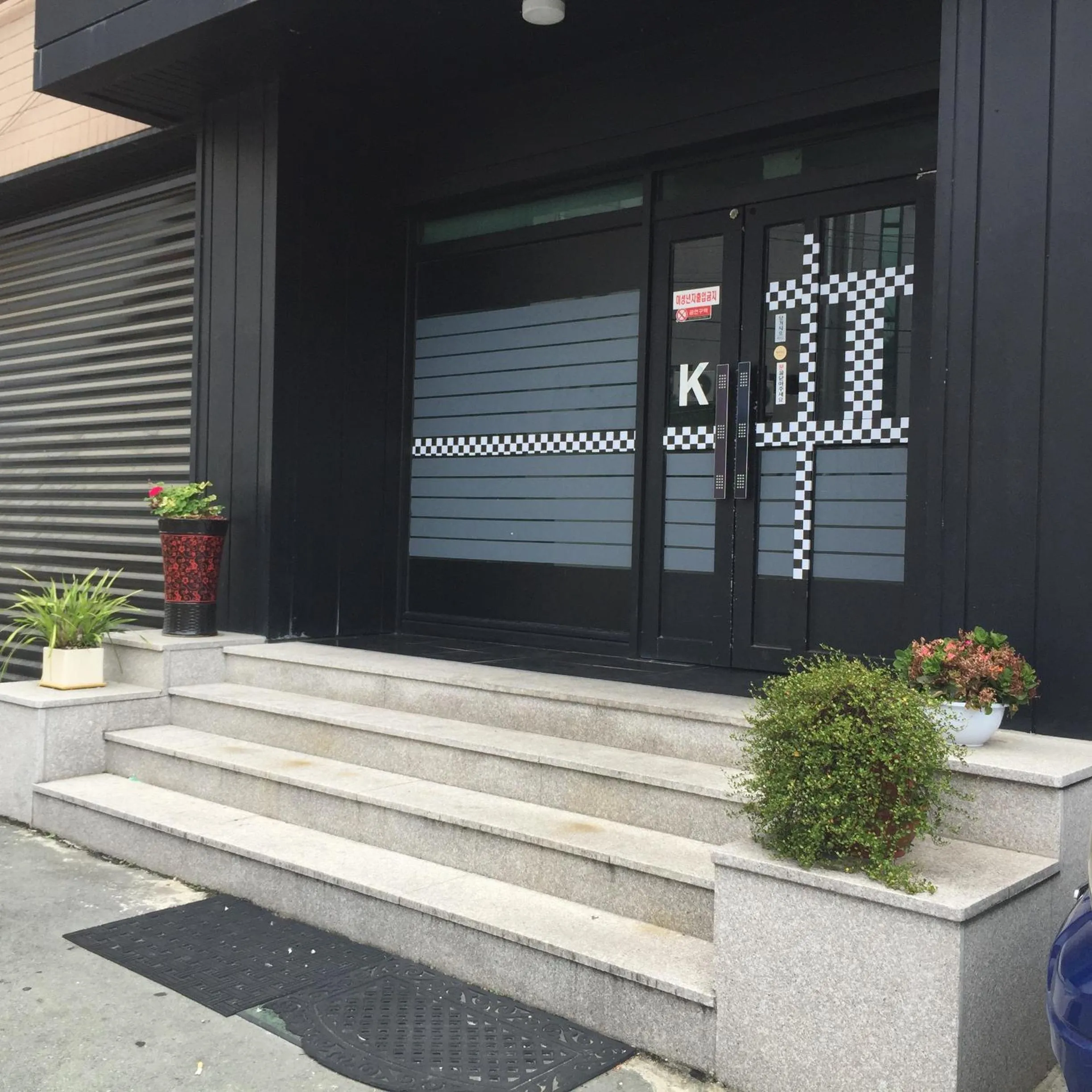 Facade/entrance in K Motel