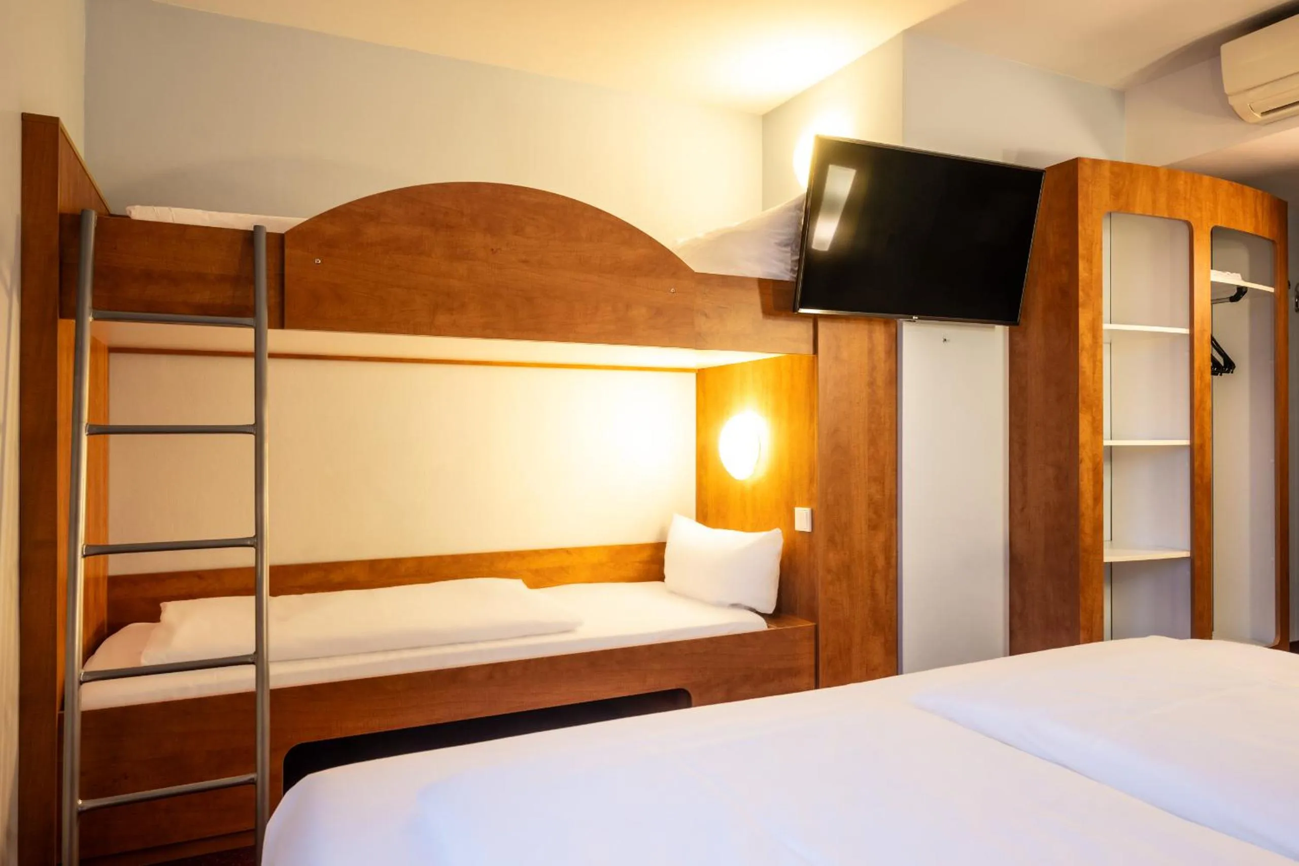 Photo of the whole room, Bed in Hotel Rhynern Nord