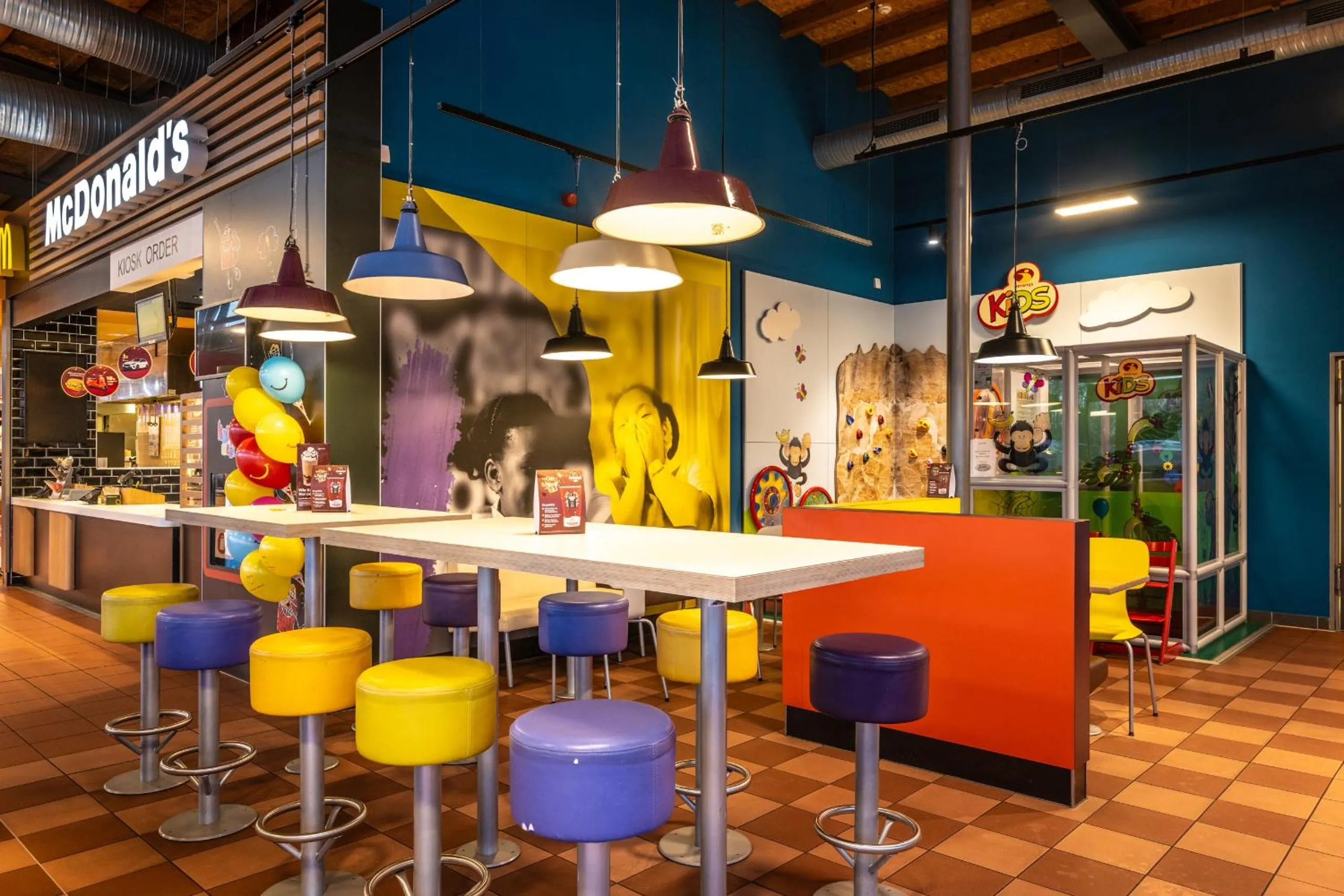 Restaurant/places to eat in Hotel Rhynern Nord