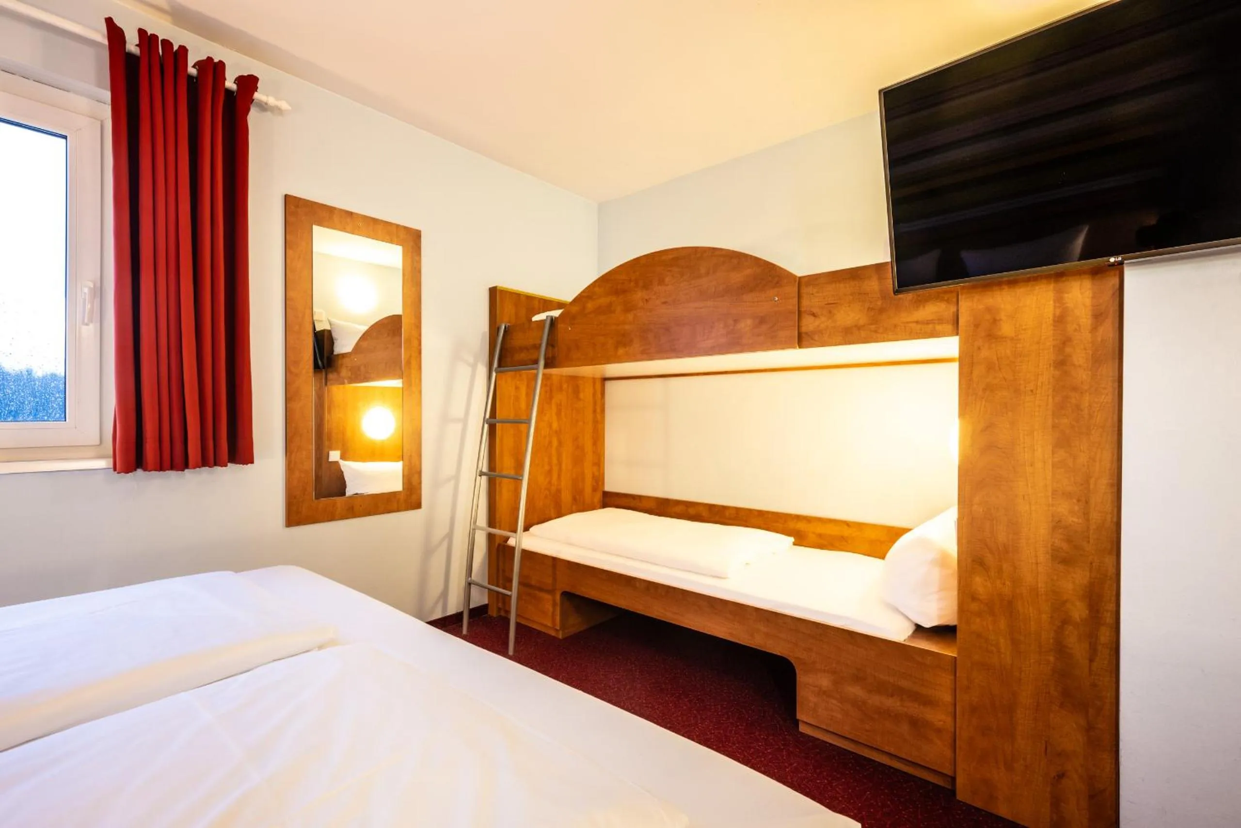 Photo of the whole room, Bed in Hotel Rhynern Nord