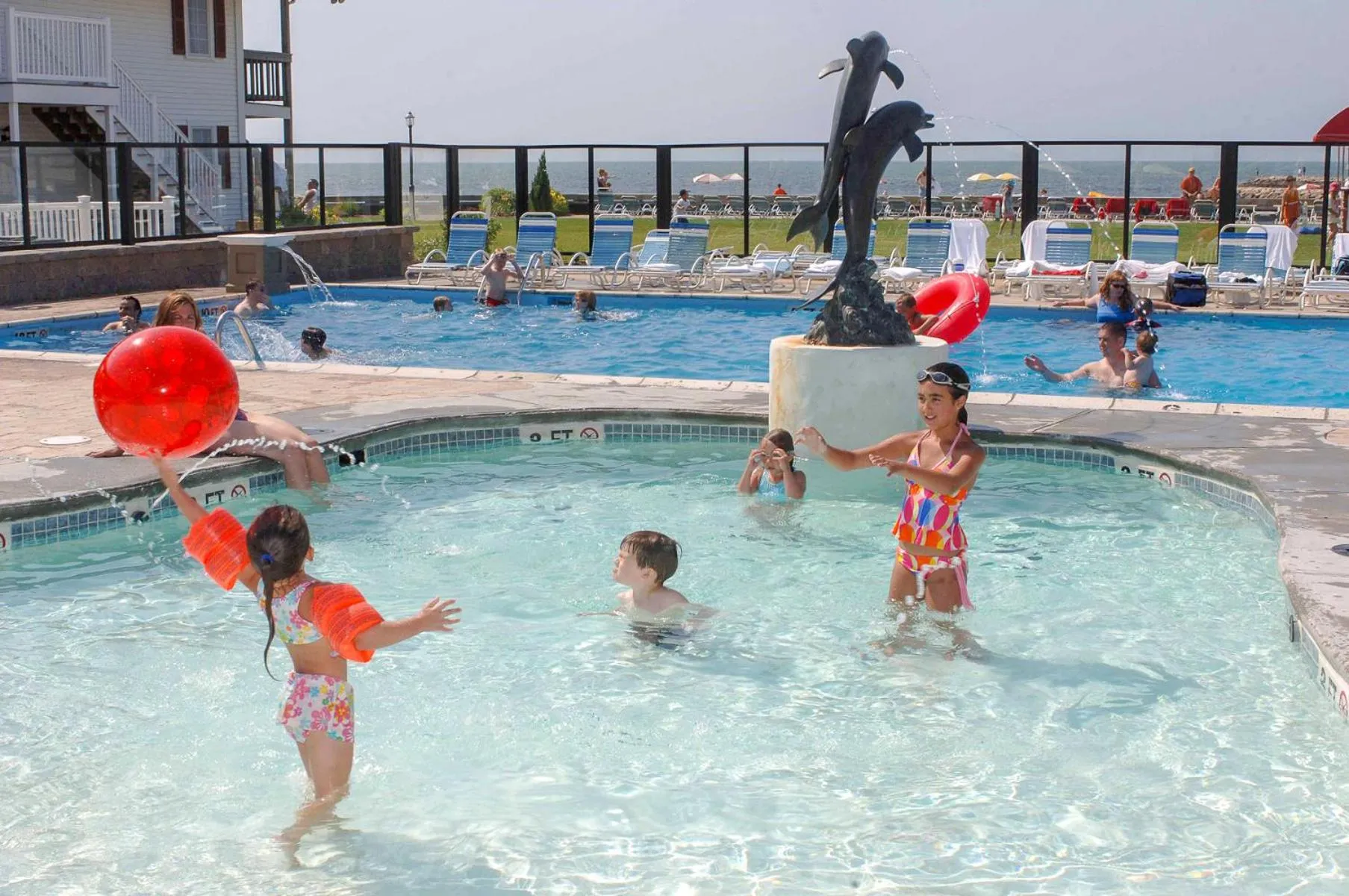 Swimming pool in Red Jacket Beach Resort