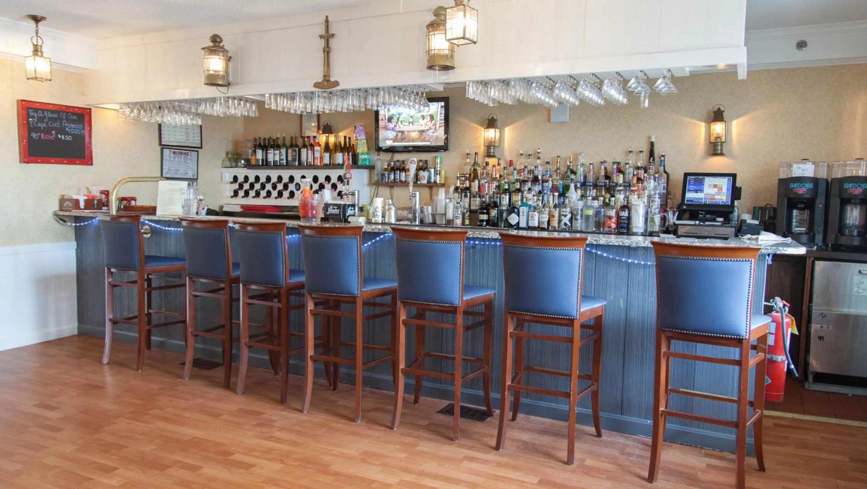 Lounge or bar in Red Jacket Beach Resort