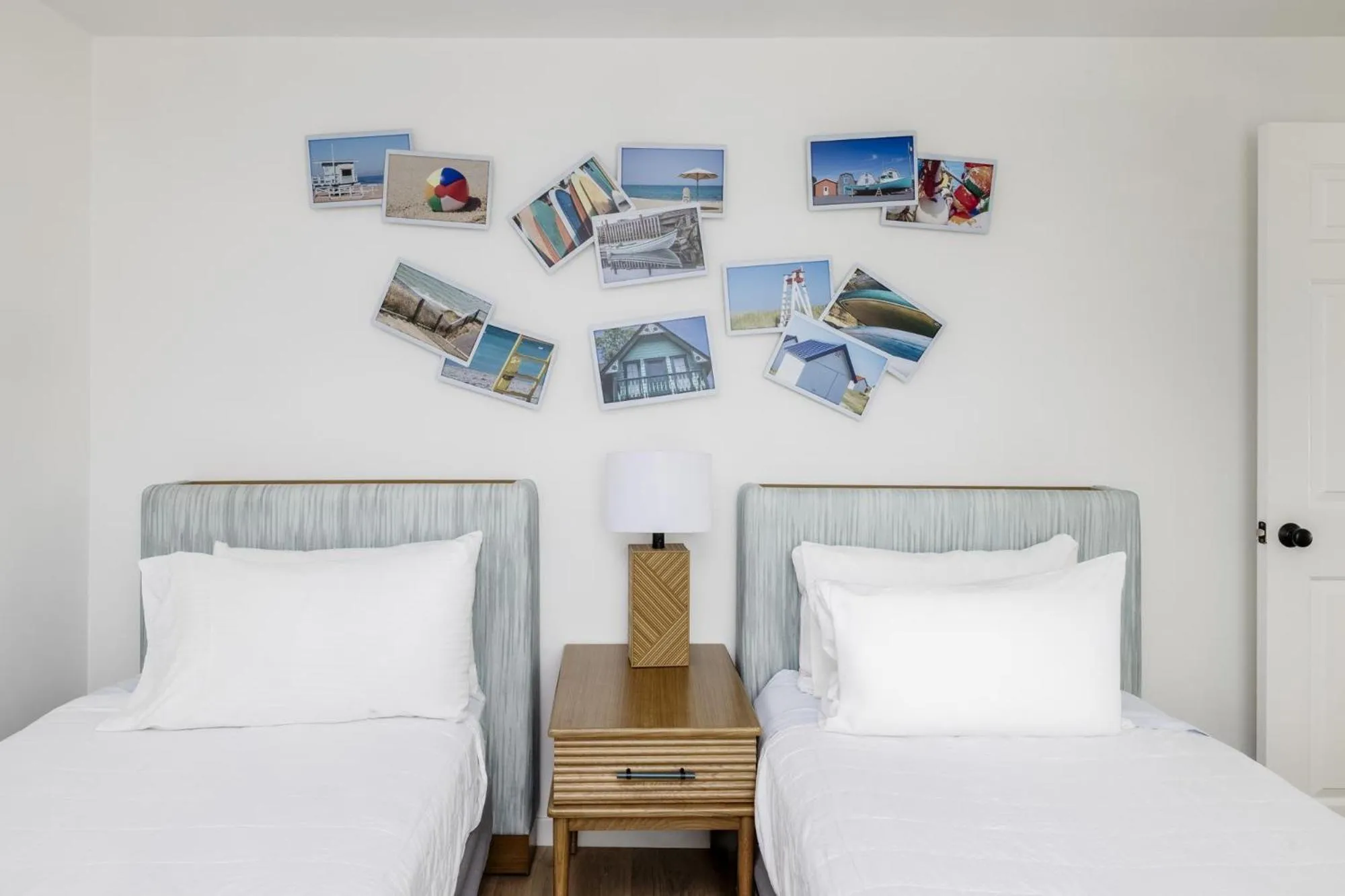 Photo of the whole room, Bed in Red Jacket Beach Resort