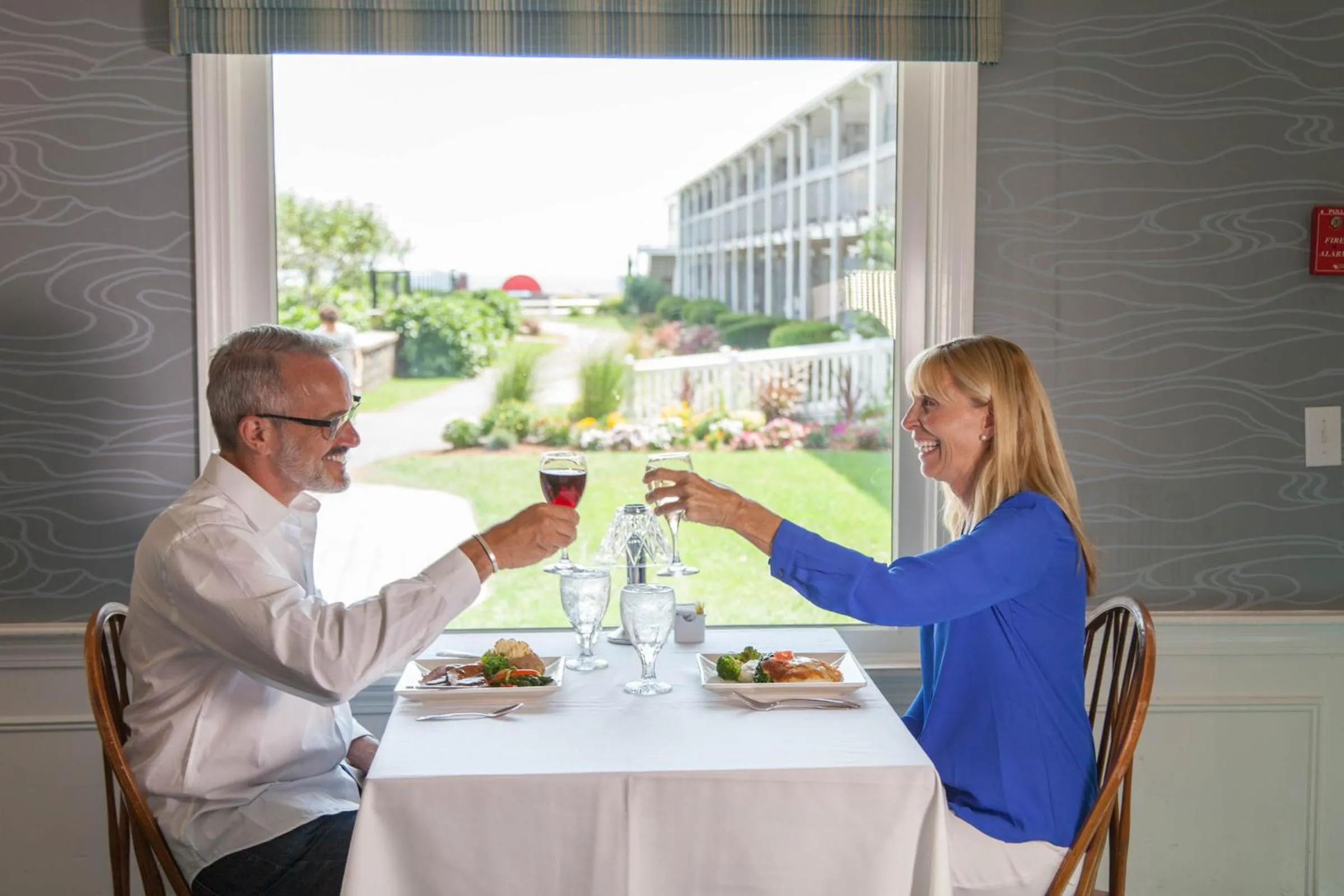 Restaurant/places to eat in Red Jacket Beach Resort