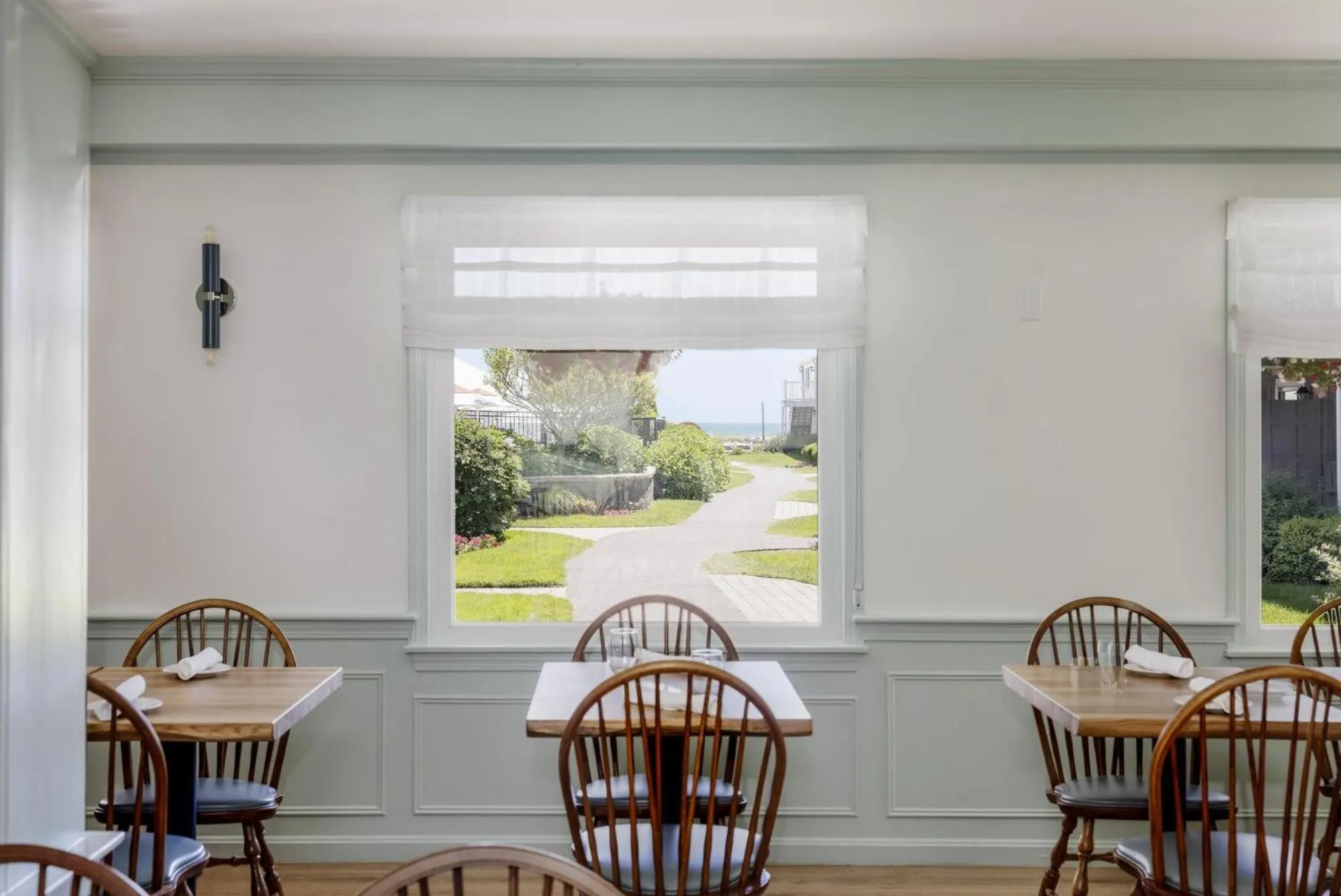 Restaurant/places to eat in Red Jacket Beach Resort