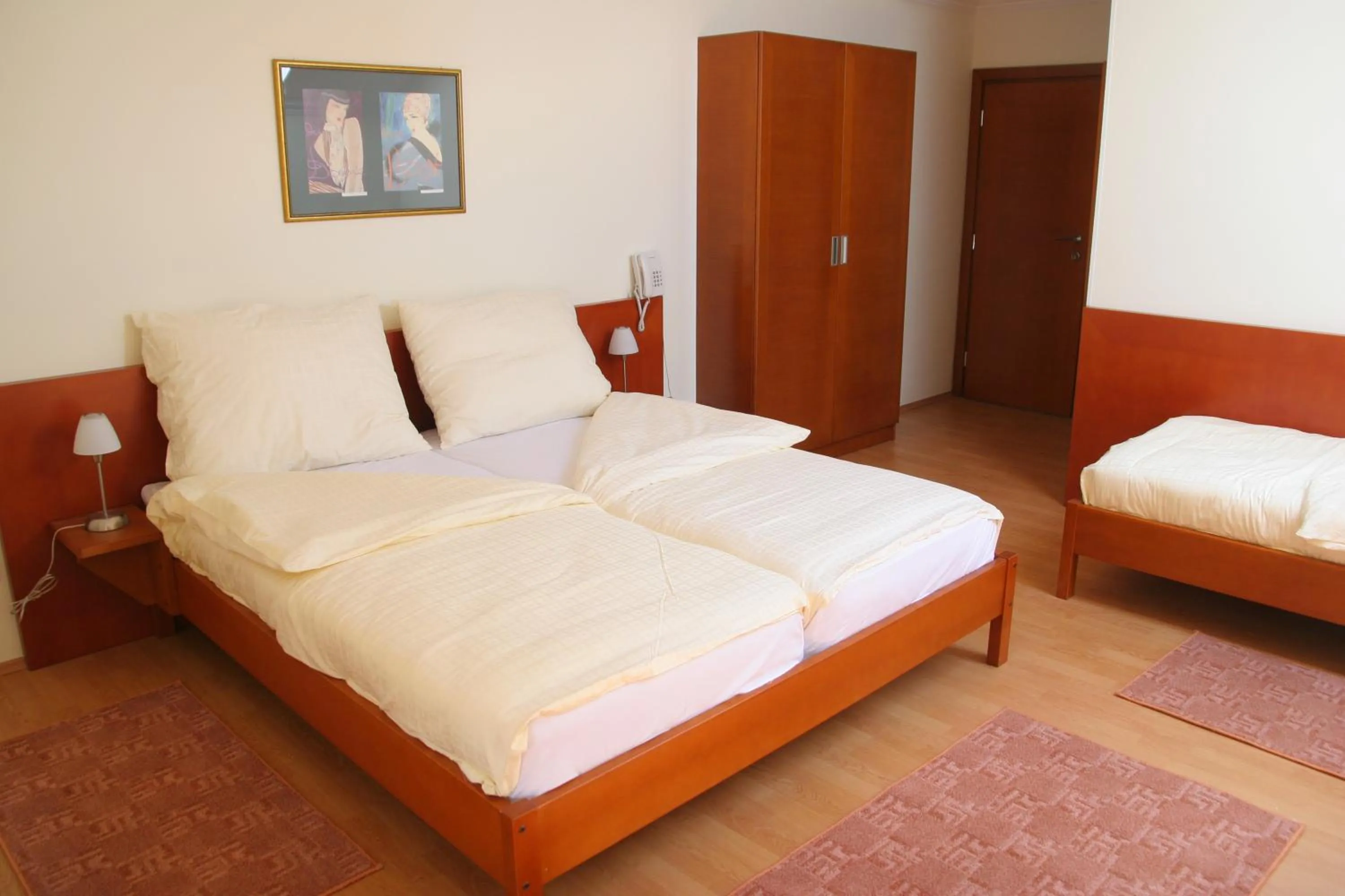 Photo of the whole room, Bed in Konak Požarevac