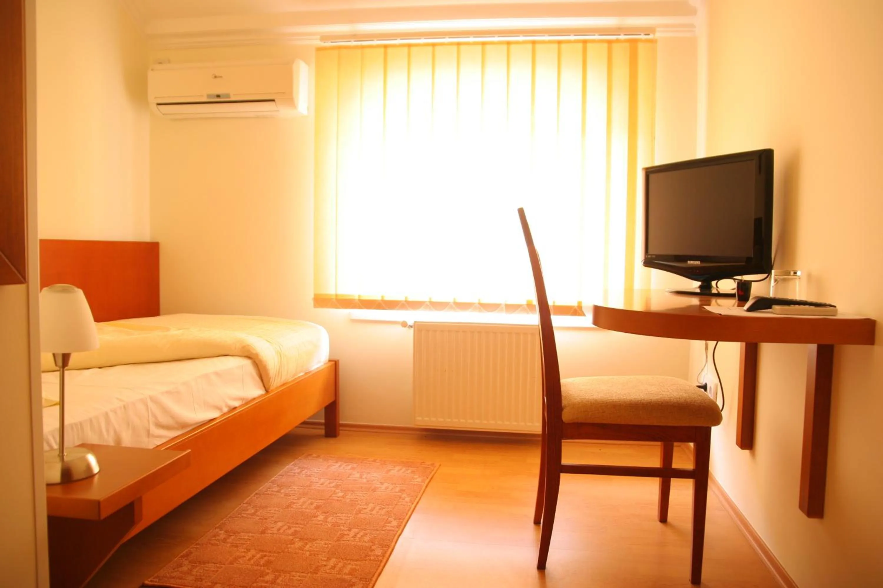 Photo of the whole room, Bed in Konak Požarevac