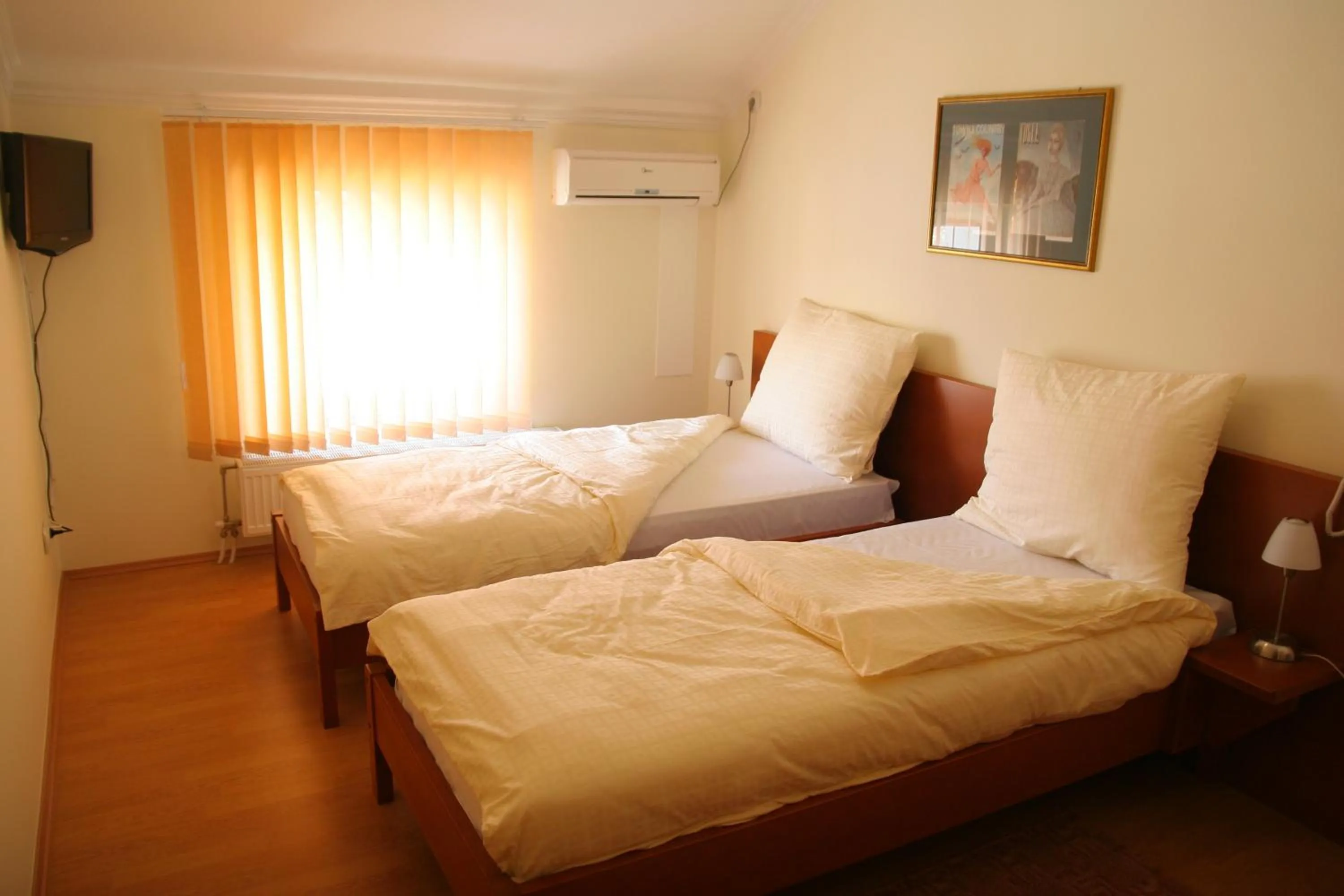 Photo of the whole room, Bed in Konak Požarevac