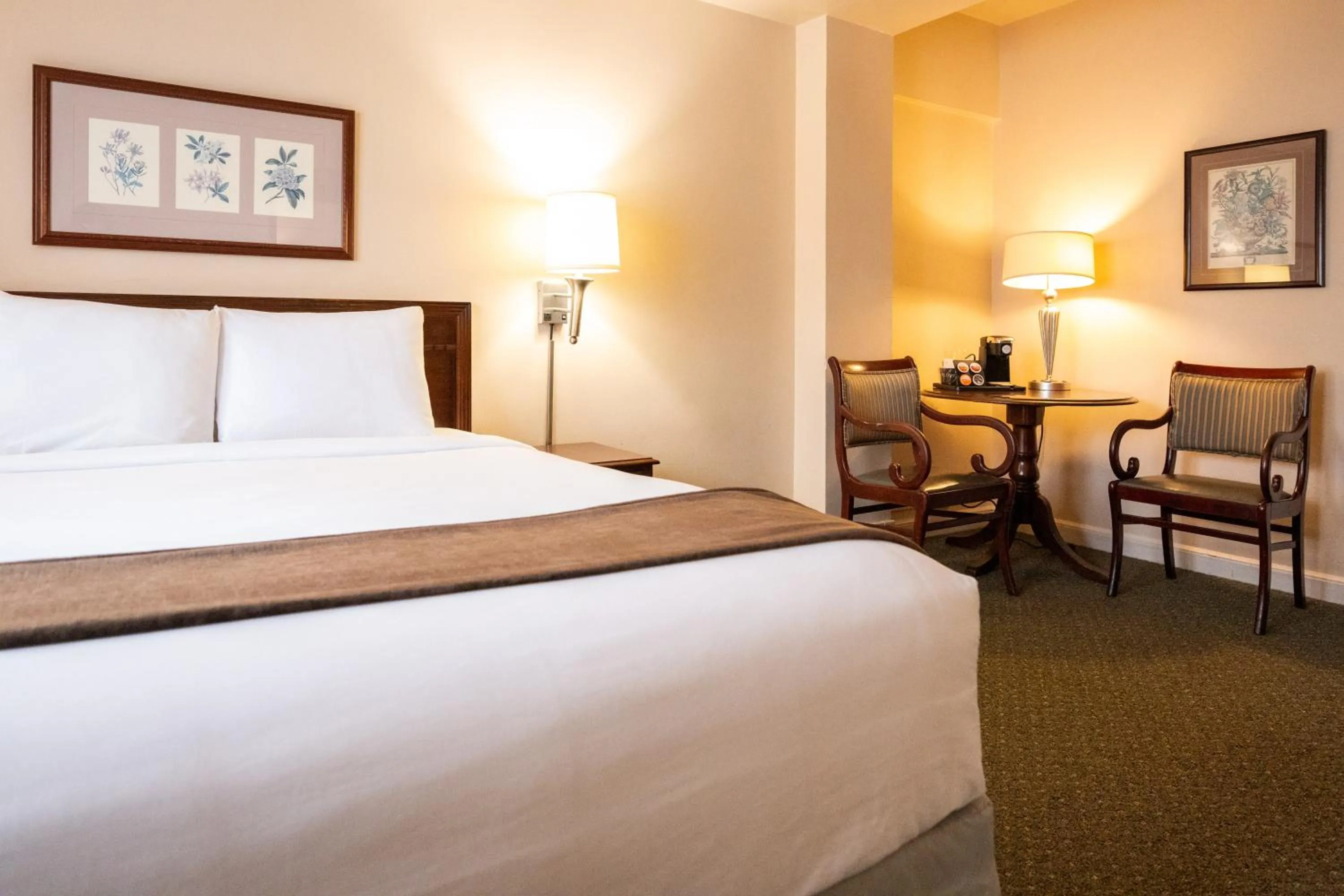 Bedroom, Bed in The Inn at Virginia Mason