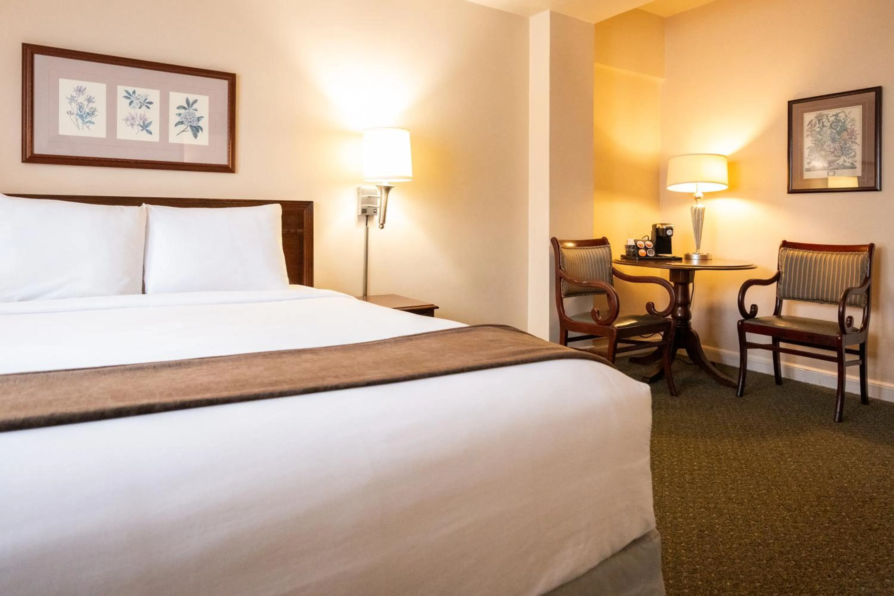 Bedroom, Bed in The Inn at Virginia Mason