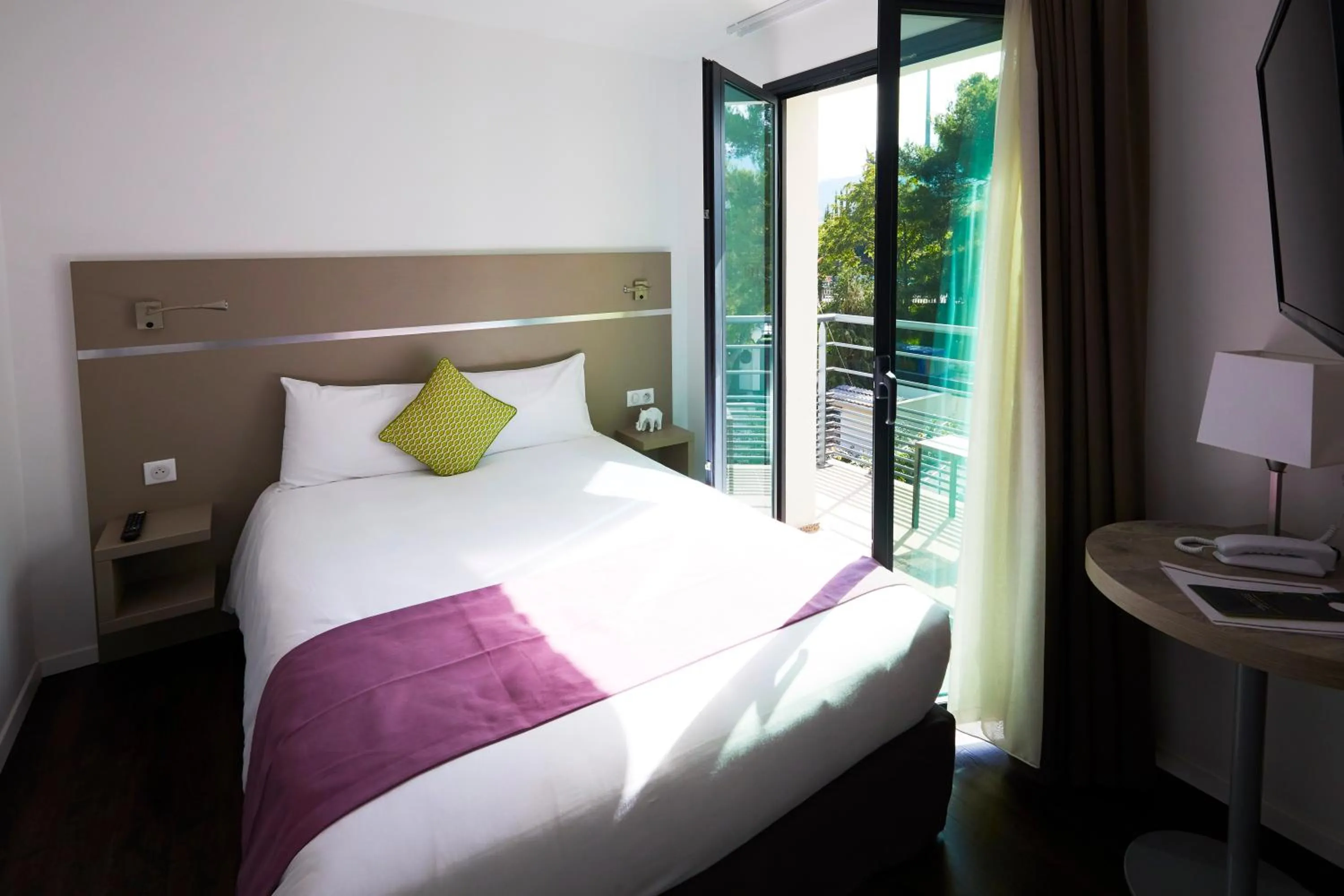 Bed in Appart' Hotel La Girafe Marseille Est - Porte d'Aubagne