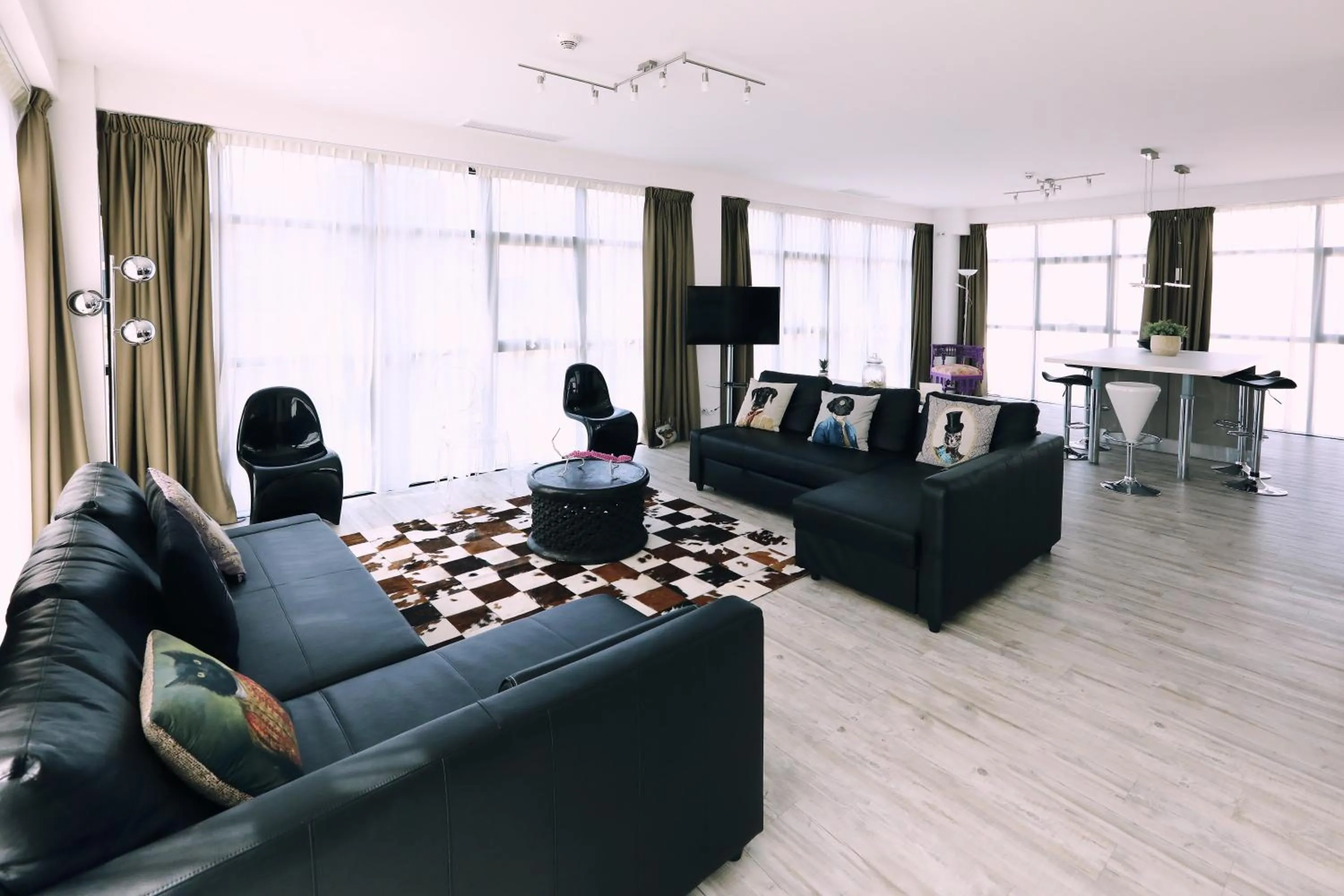 TV and multimedia in Appart' Hotel La Girafe Marseille Est - Porte d'Aubagne