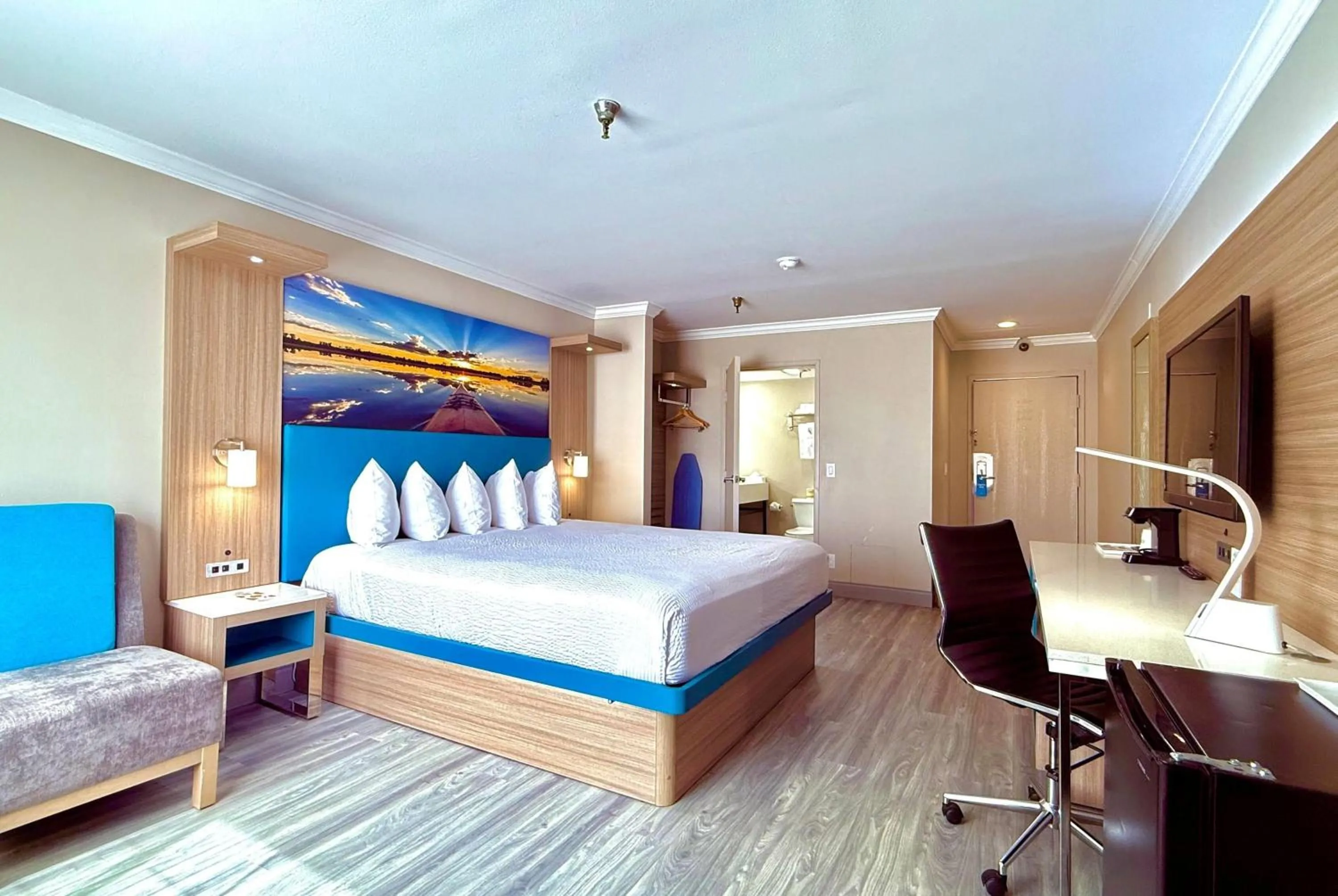Photo of the whole room, Bed in Days Inn by Wyndham Los Angeles LAX/ Redondo&ManhattanBeach