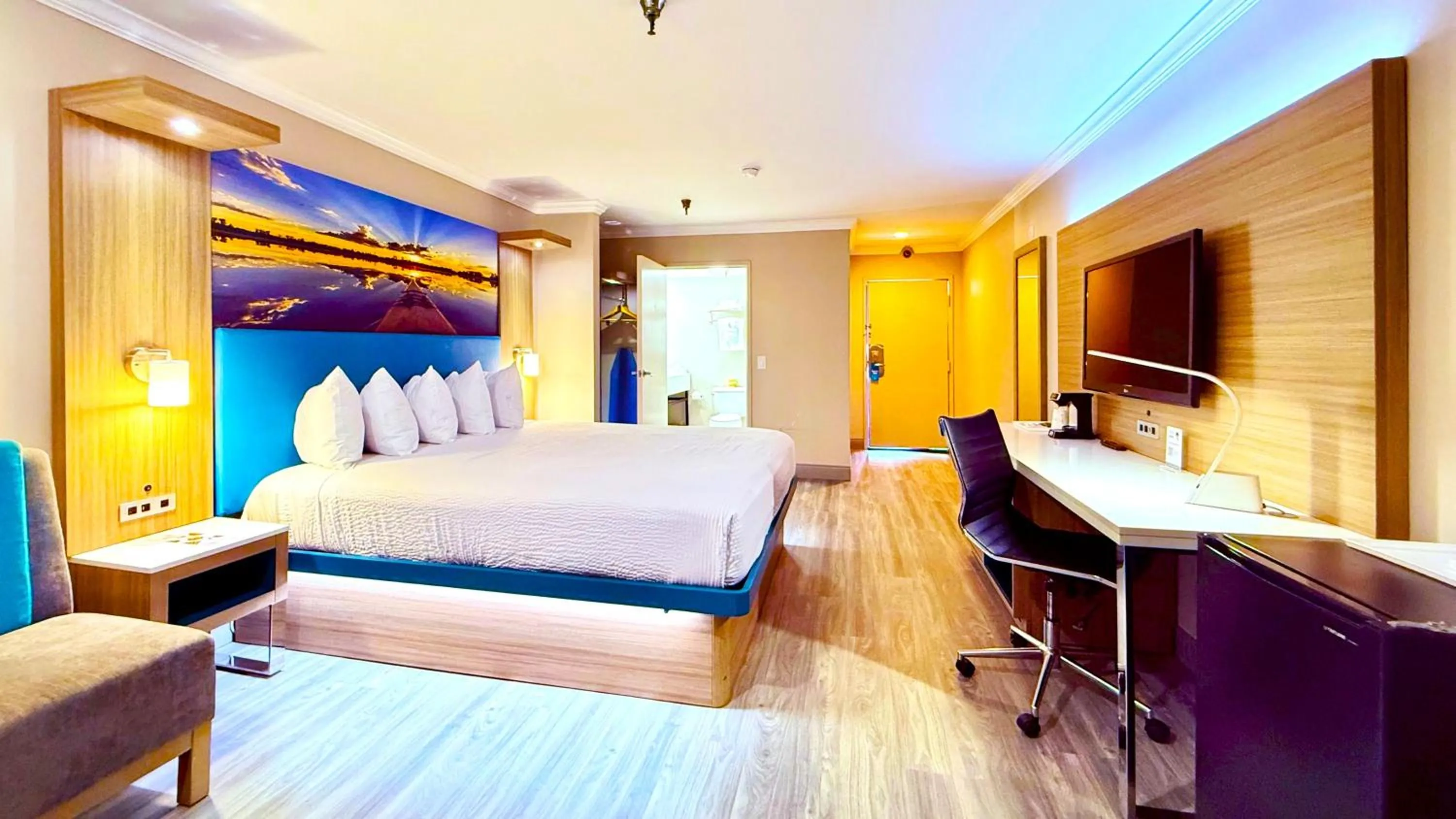 Bed in Days Inn by Wyndham Los Angeles LAX/ Redondo&ManhattanBeach