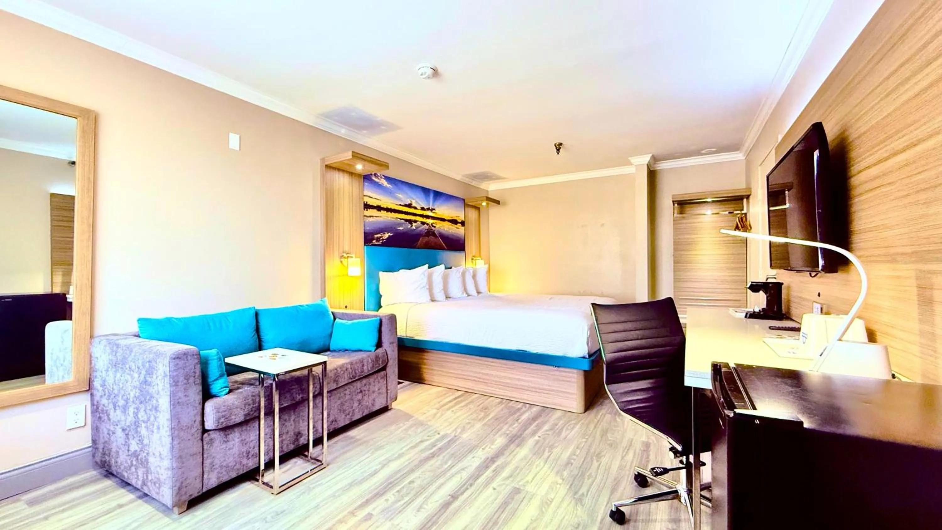 Bed in Days Inn by Wyndham Los Angeles LAX/ Redondo&ManhattanBeach