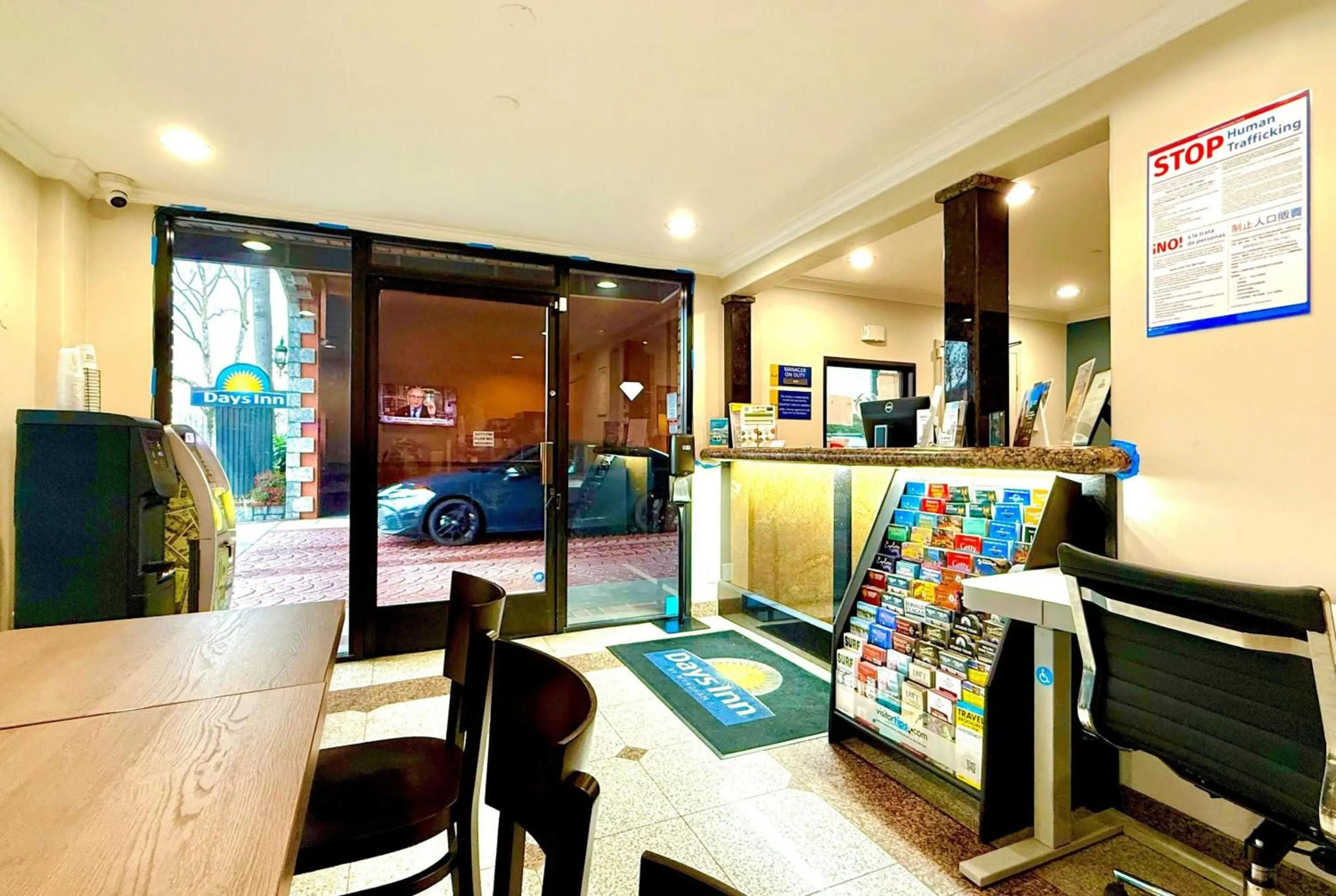 Lobby or reception in Days Inn by Wyndham Los Angeles LAX/ Redondo&ManhattanBeach