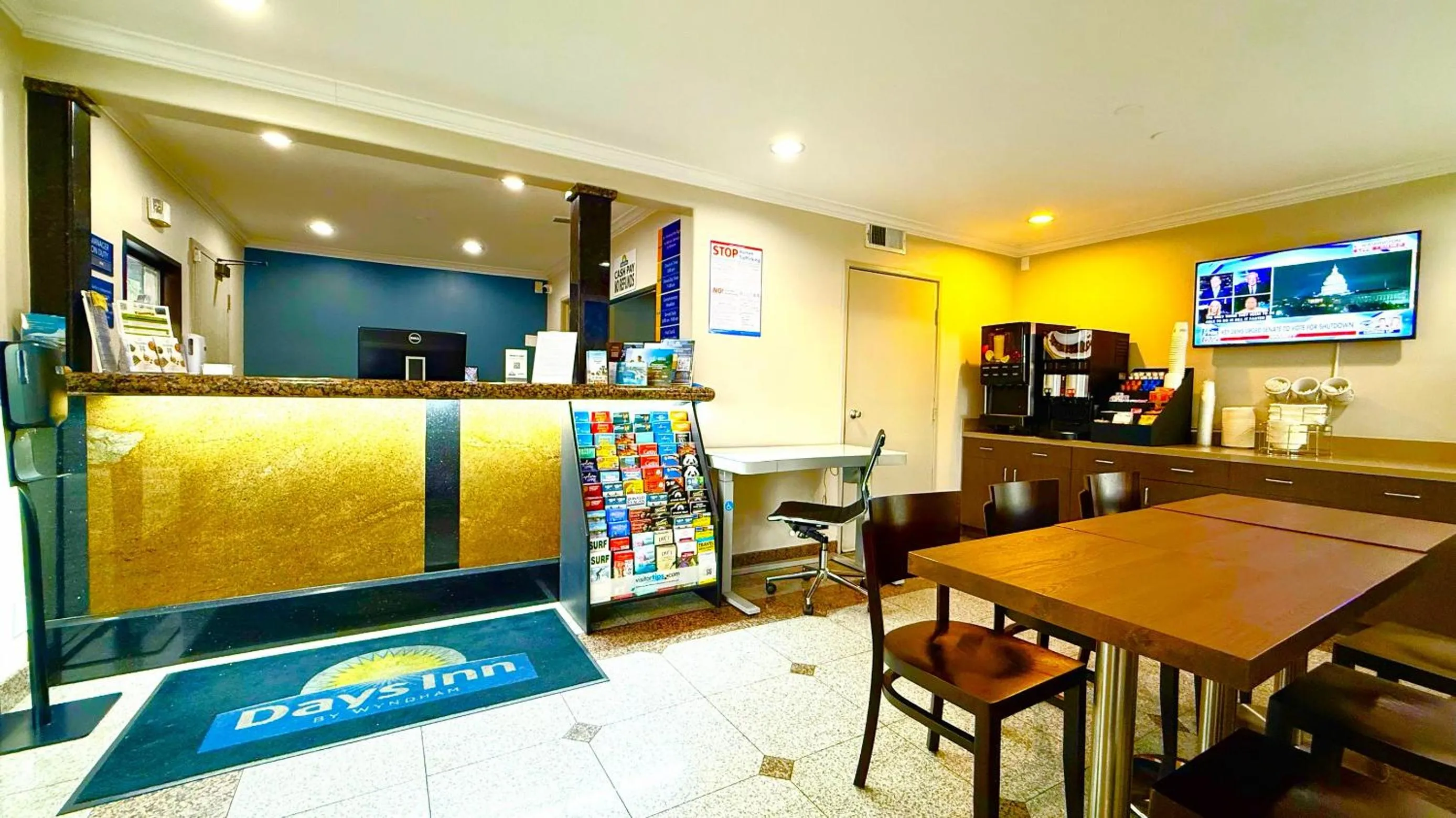 Lobby or reception in Days Inn by Wyndham Los Angeles LAX/ Redondo&ManhattanBeach