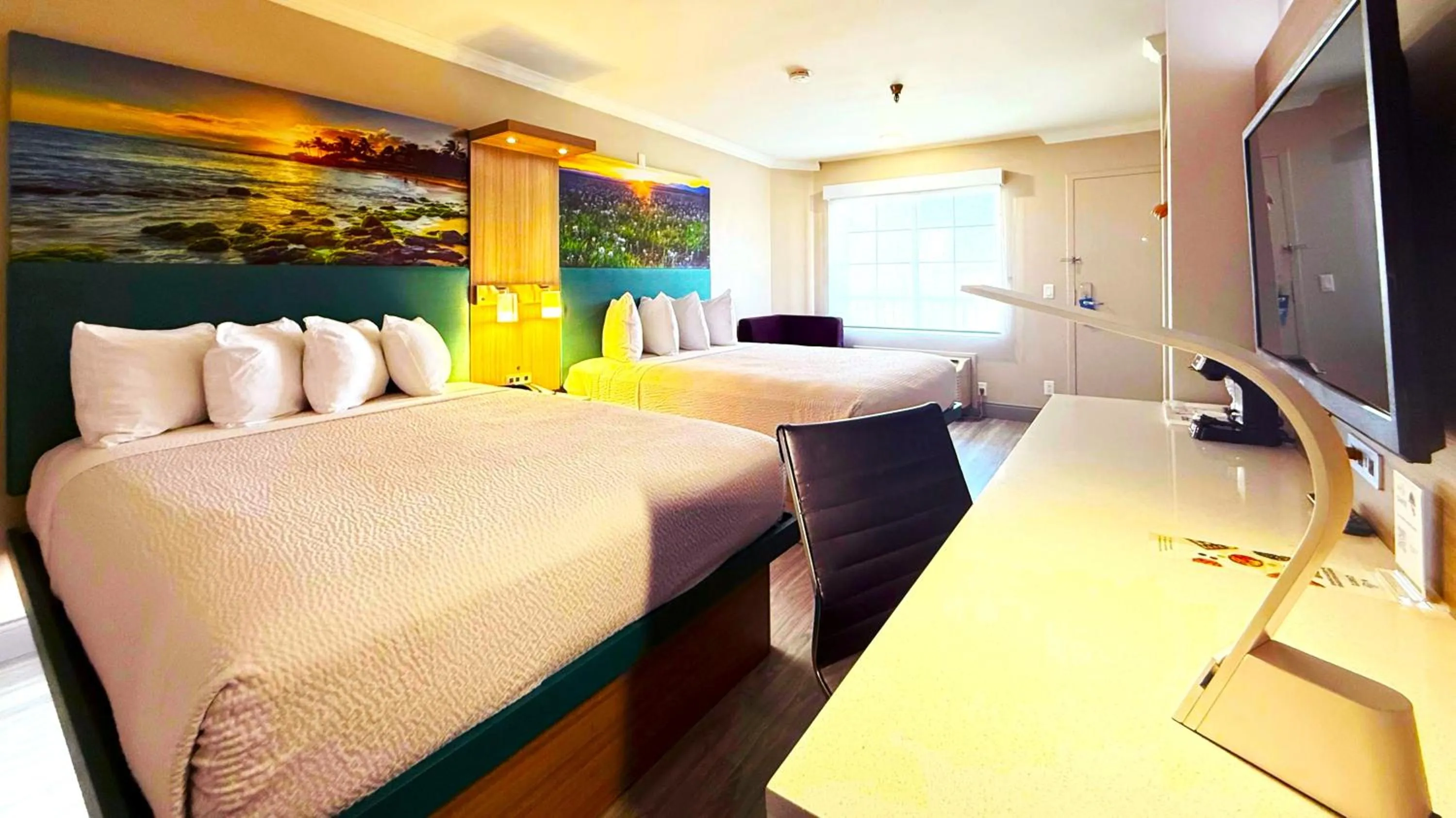 Bed in Days Inn by Wyndham Los Angeles LAX/ Redondo&ManhattanBeach