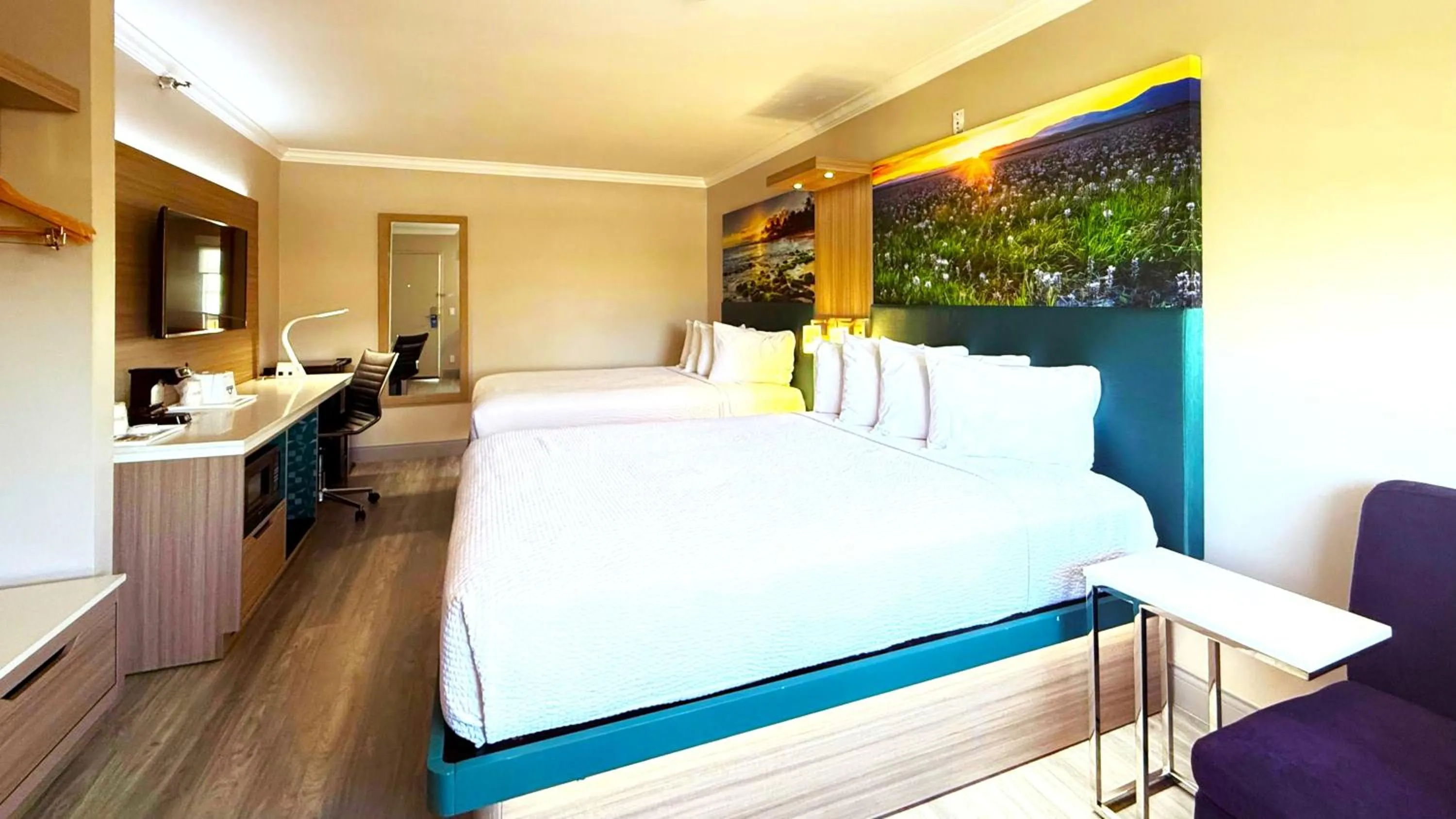 Bed in Days Inn by Wyndham Los Angeles LAX/ Redondo&ManhattanBeach