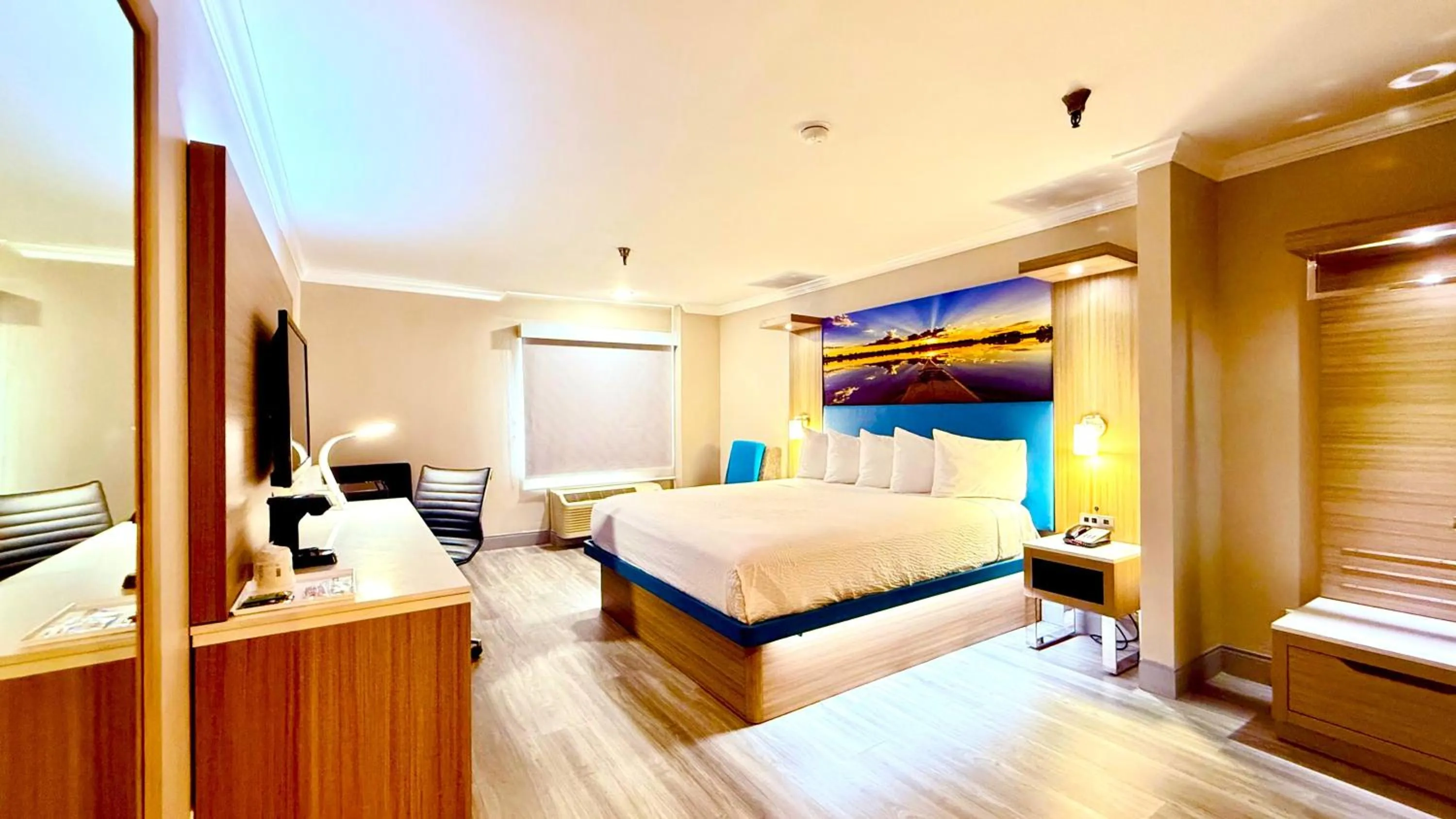 Bed in Days Inn by Wyndham Los Angeles LAX/ Redondo&ManhattanBeach