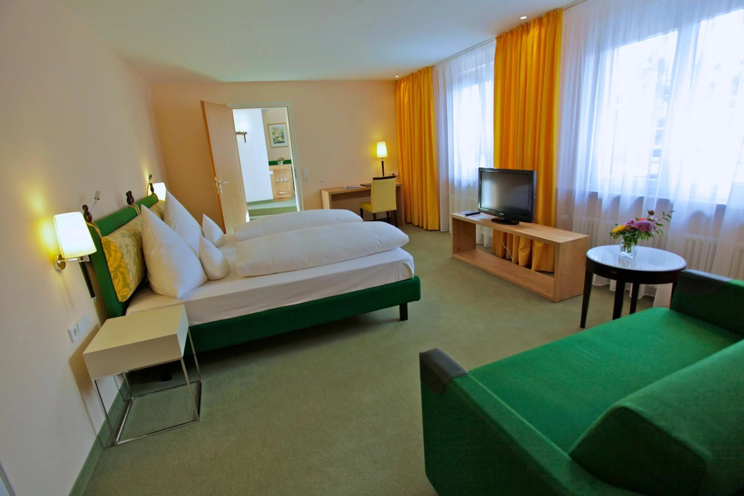 TV and multimedia, Bed in Parkhotel Flora am Schluchsee