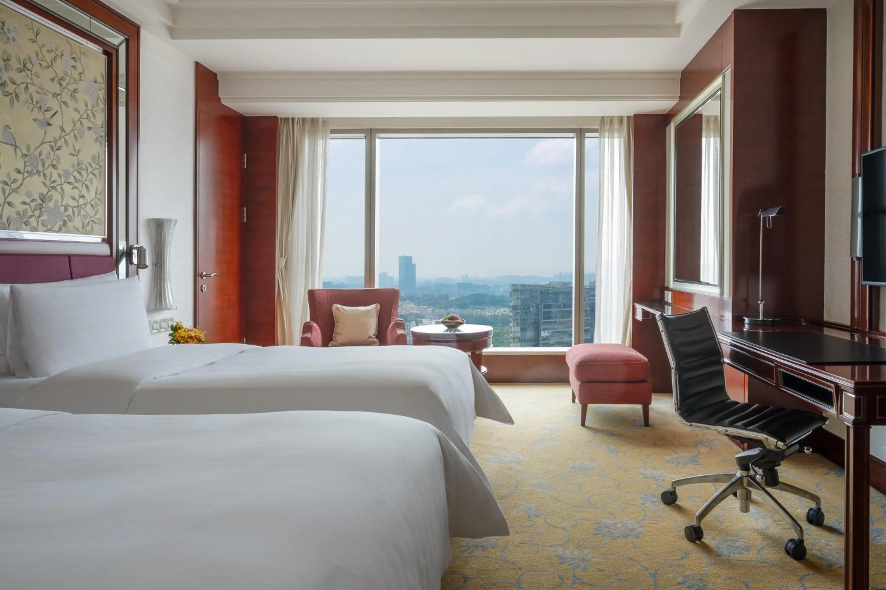 Photo of the whole room, Bed in Shangri-La Guangzhou