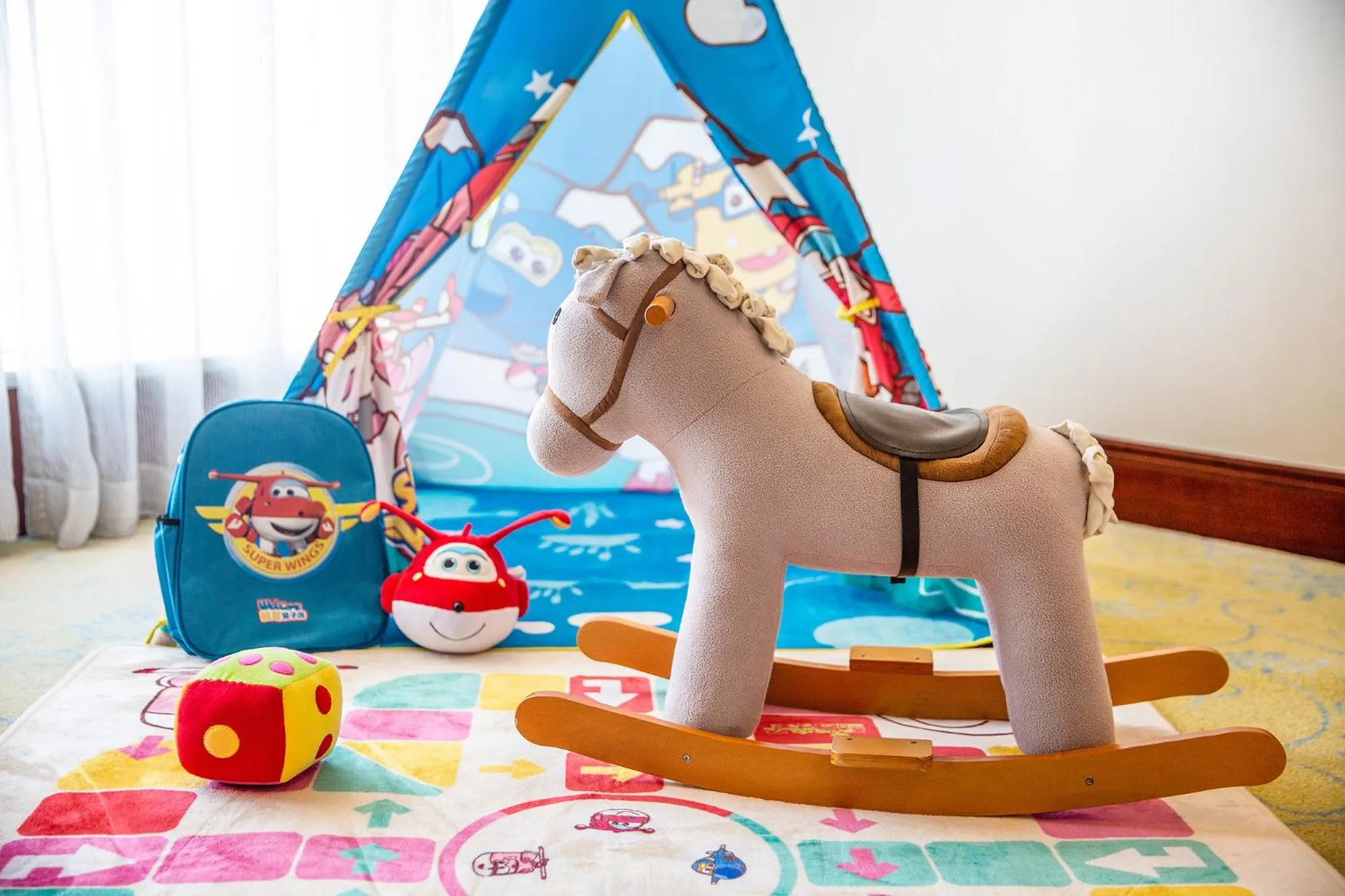 children in Shangri-La Guangzhou