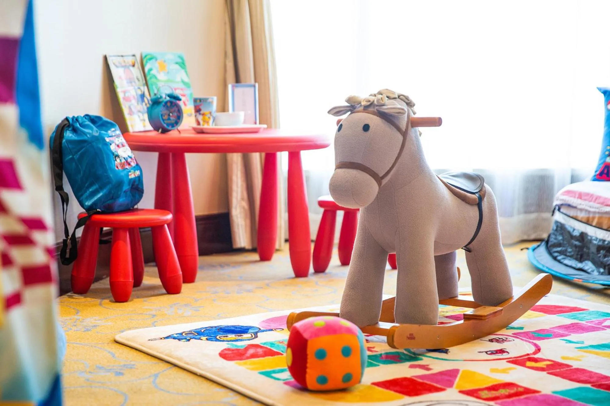 children in Shangri-La Guangzhou