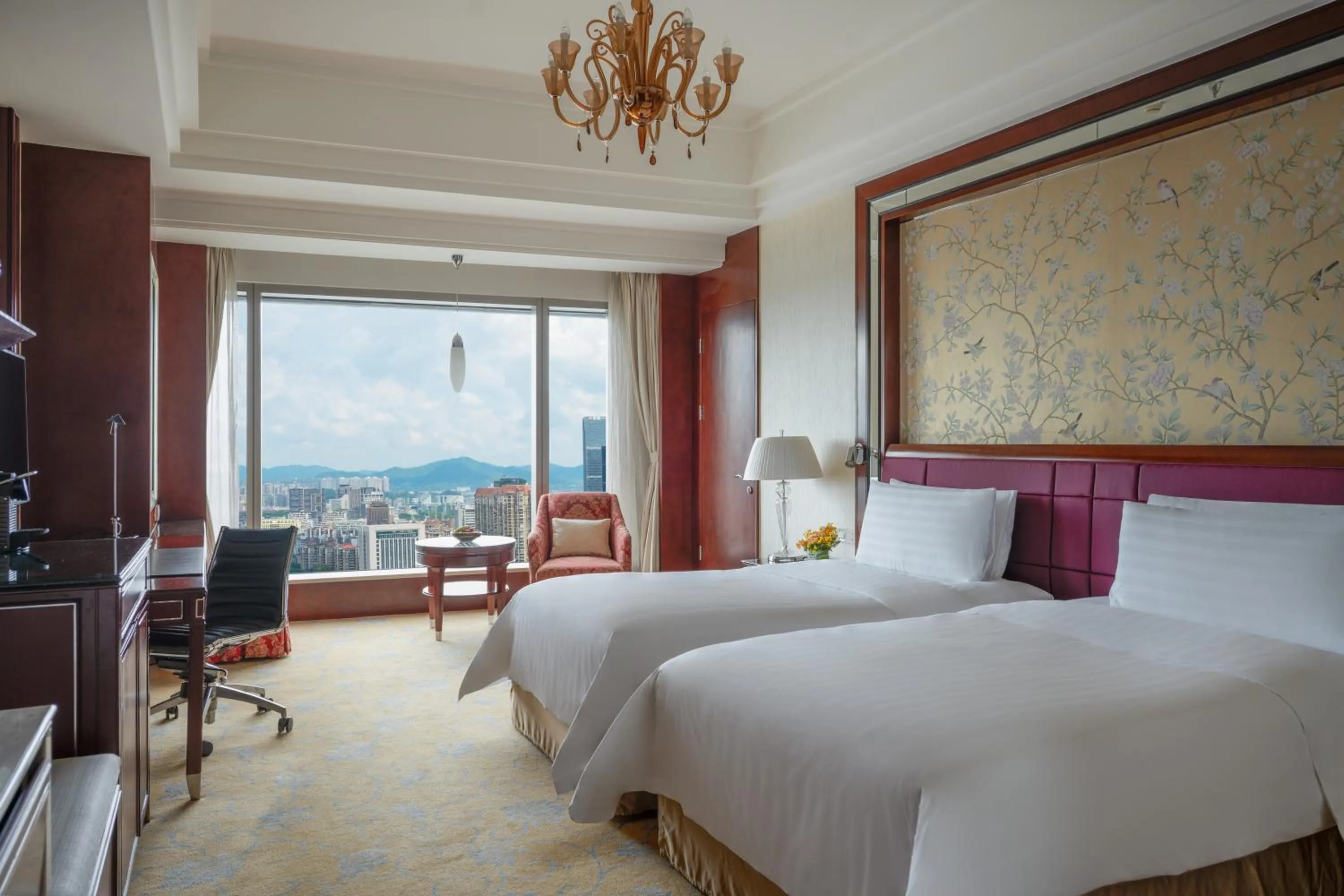 Photo of the whole room, Bed in Shangri-La Guangzhou