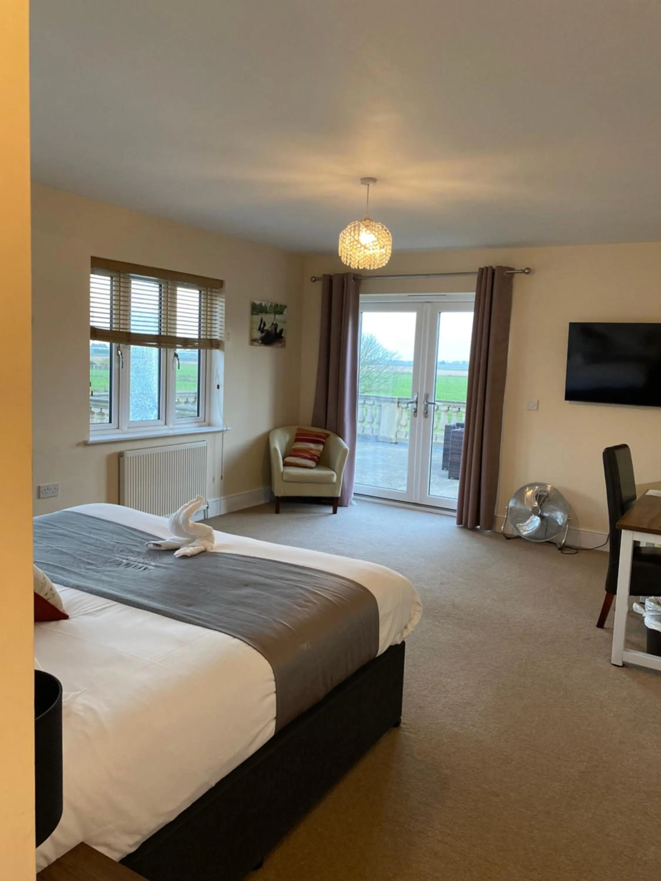 Photo of the whole room, Bed in Woodhouse Farm Lodge