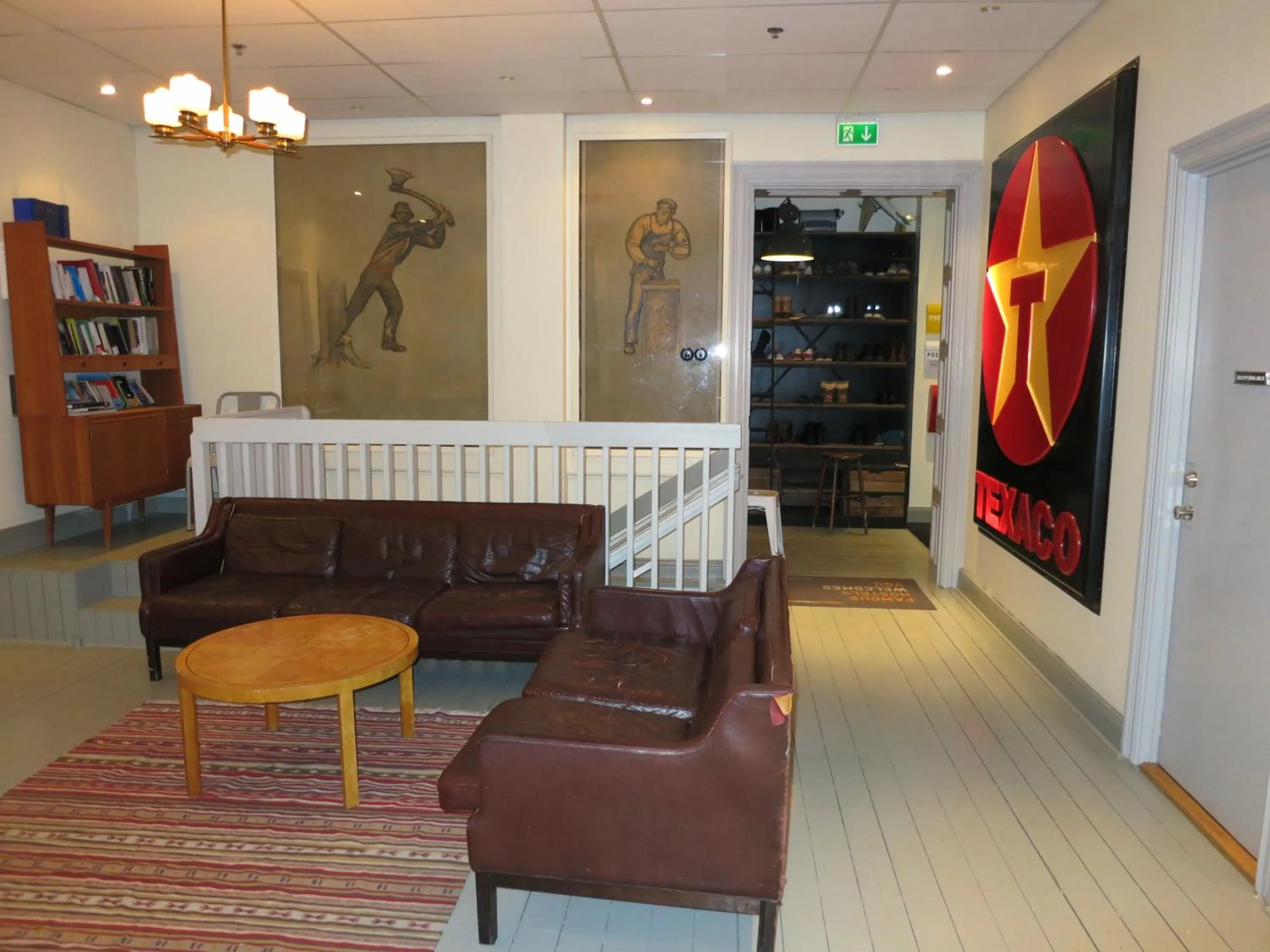 Communal lounge/ TV room in City Backpackers Hostel