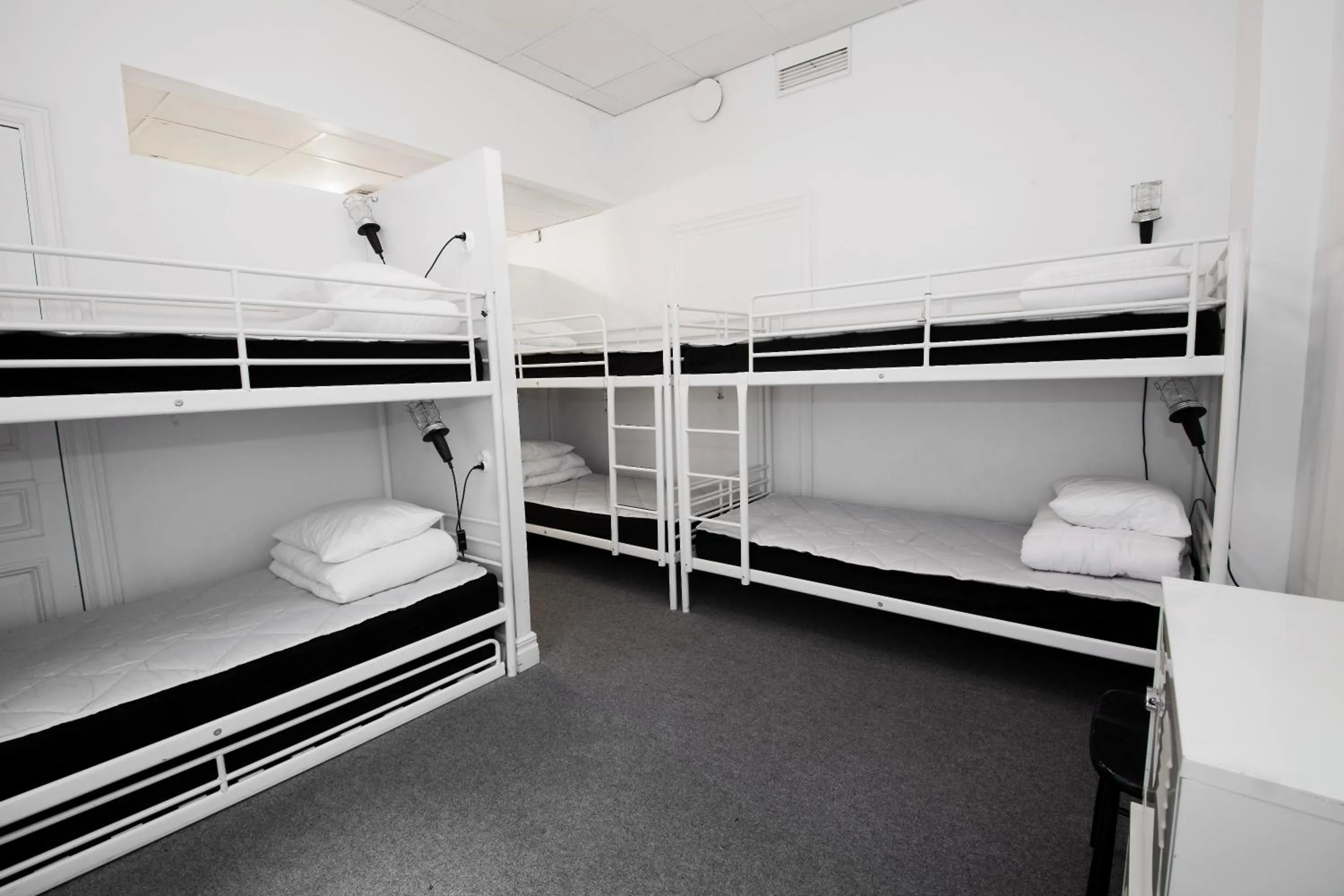 bunk bed, Bed in City Backpackers Hostel