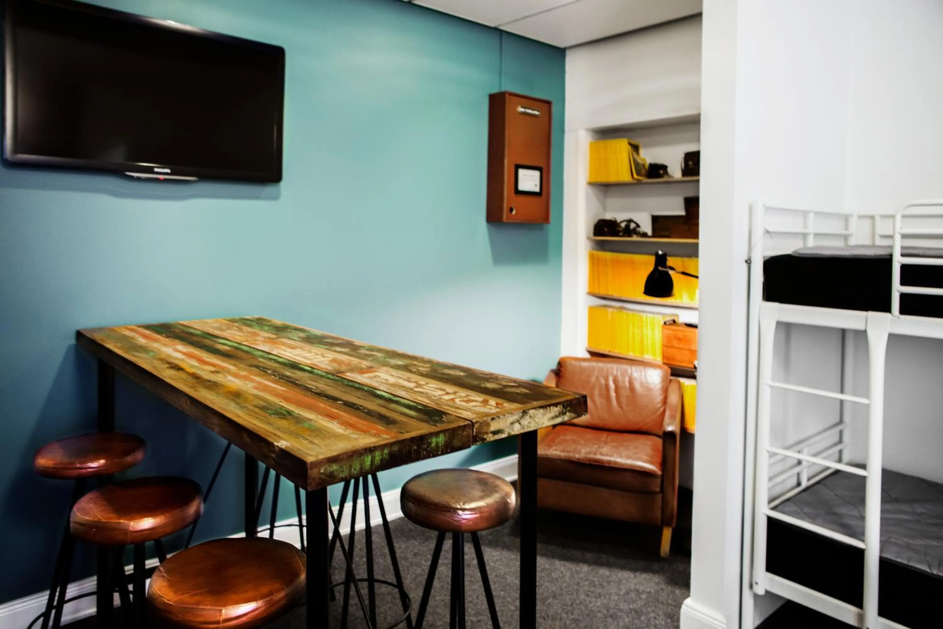 Living room in City Backpackers Hostel