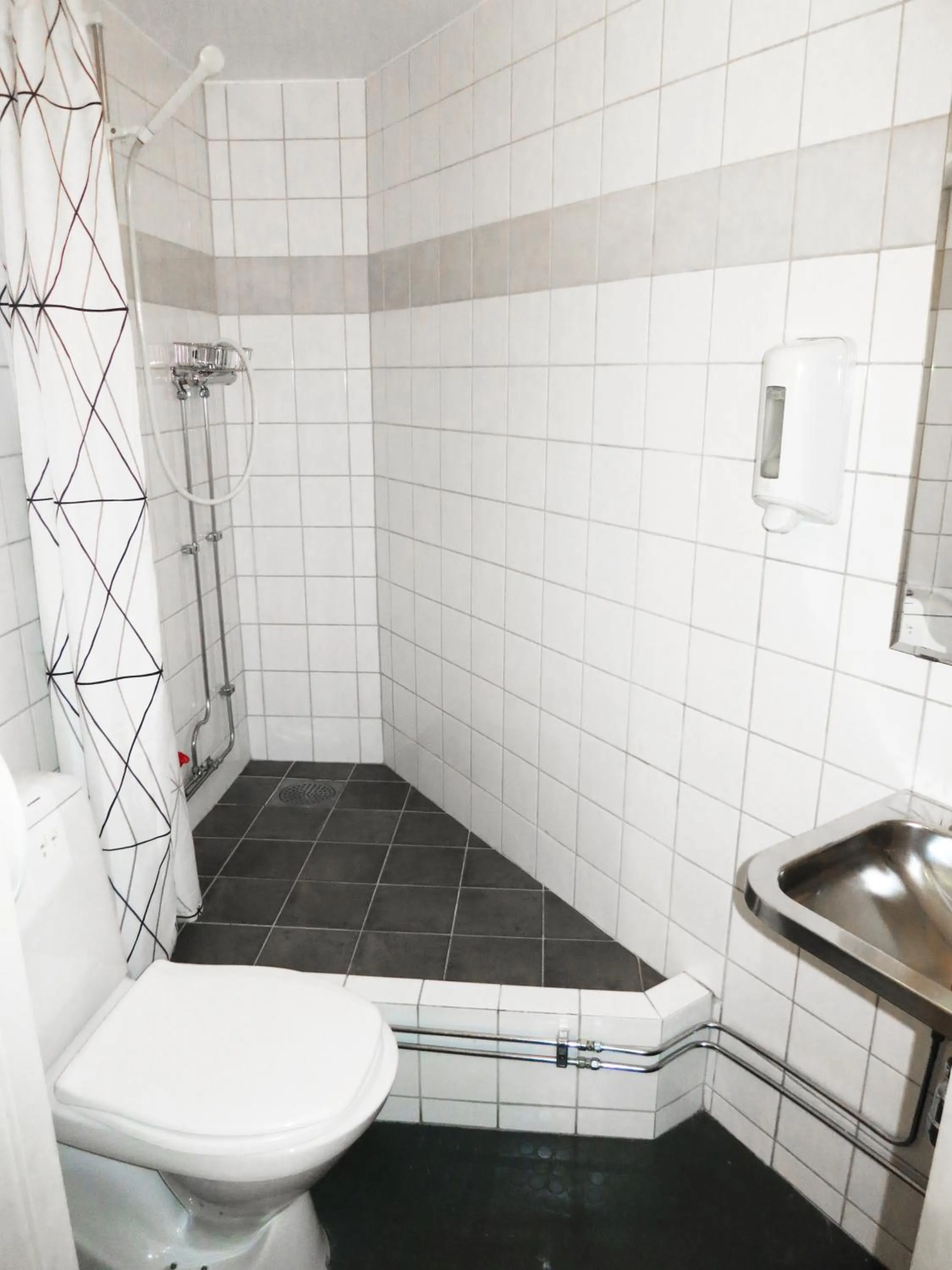 Shower in City Backpackers Hostel