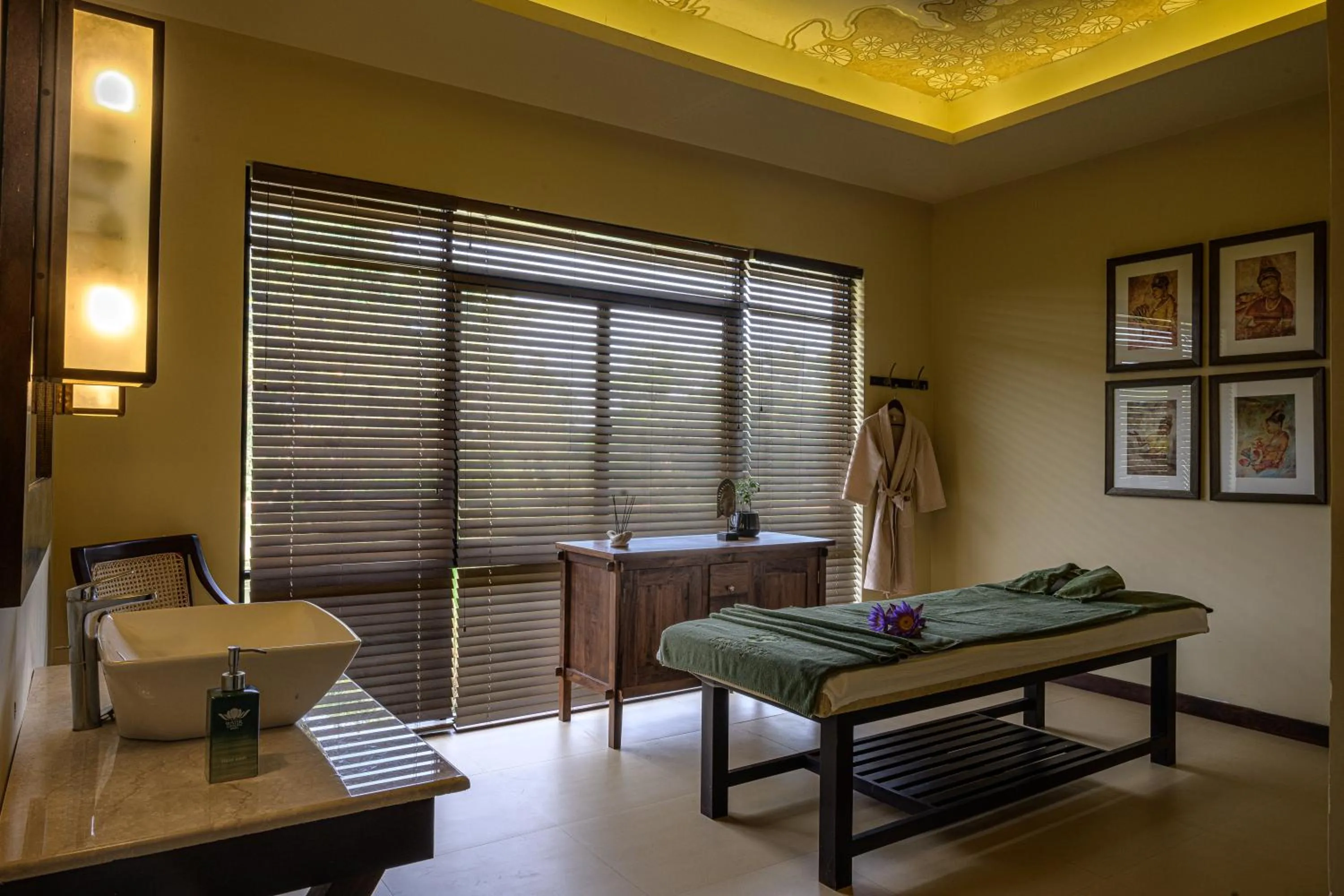 Massage in Water Garden Sigiriya