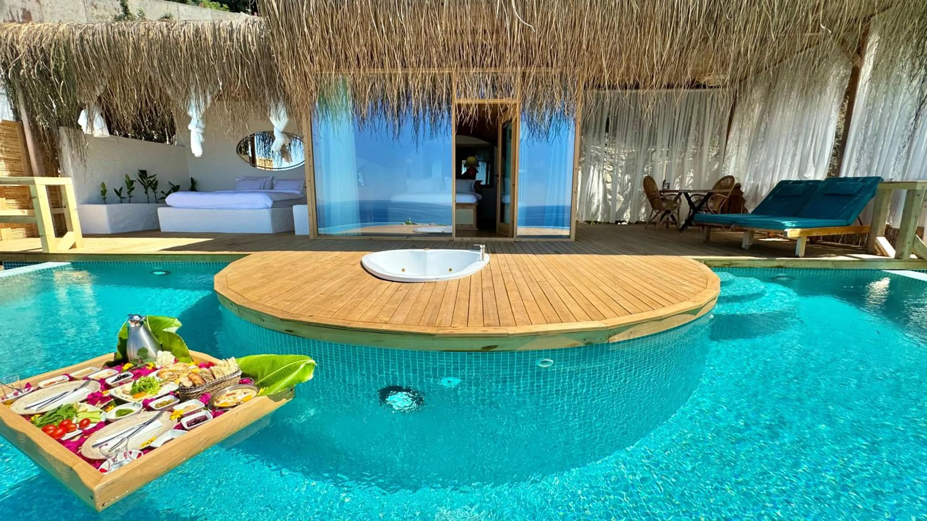 Swimming pool in Seaview Faralya