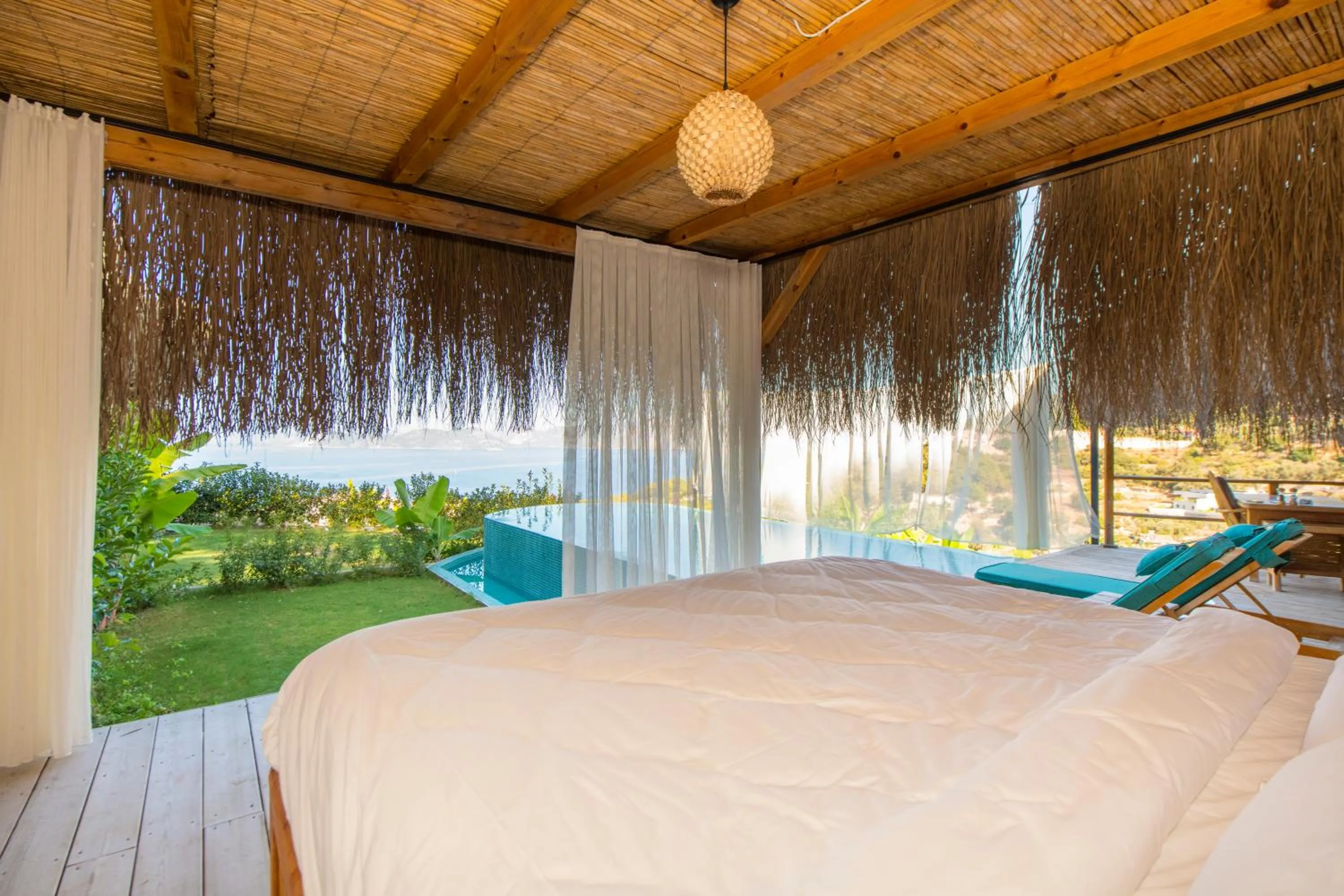 Balcony/Terrace, Bed in Seaview Faralya