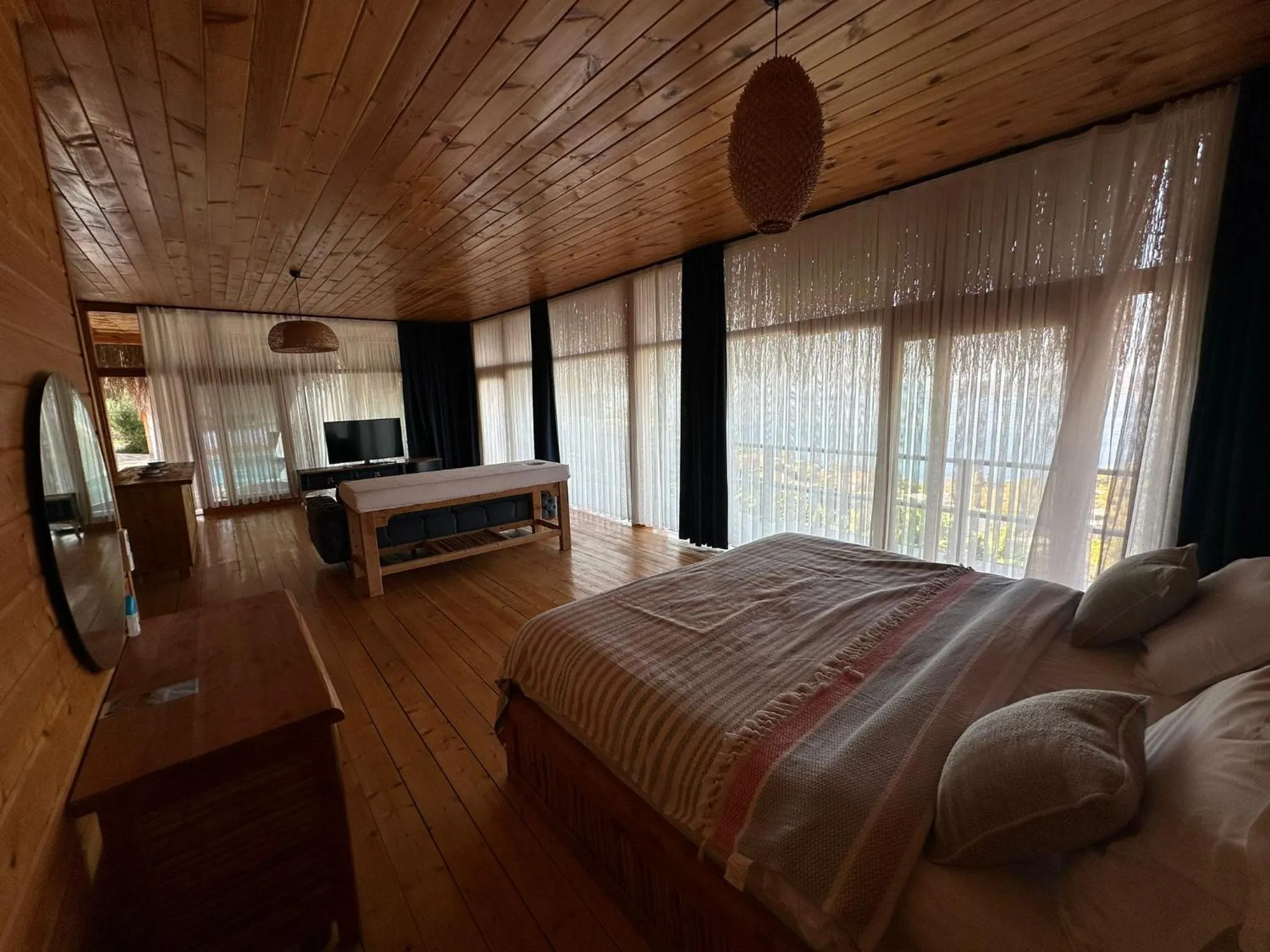 Photo of the whole room, Bed in Seaview Faralya