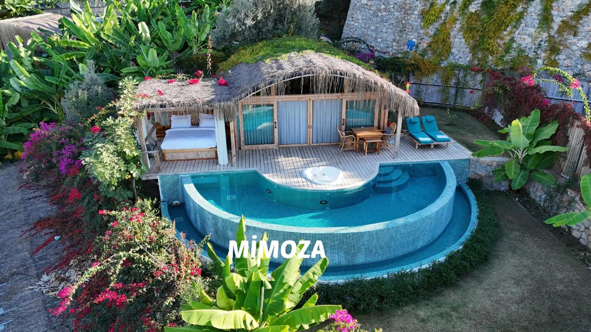 Photo of the whole room in Seaview Faralya