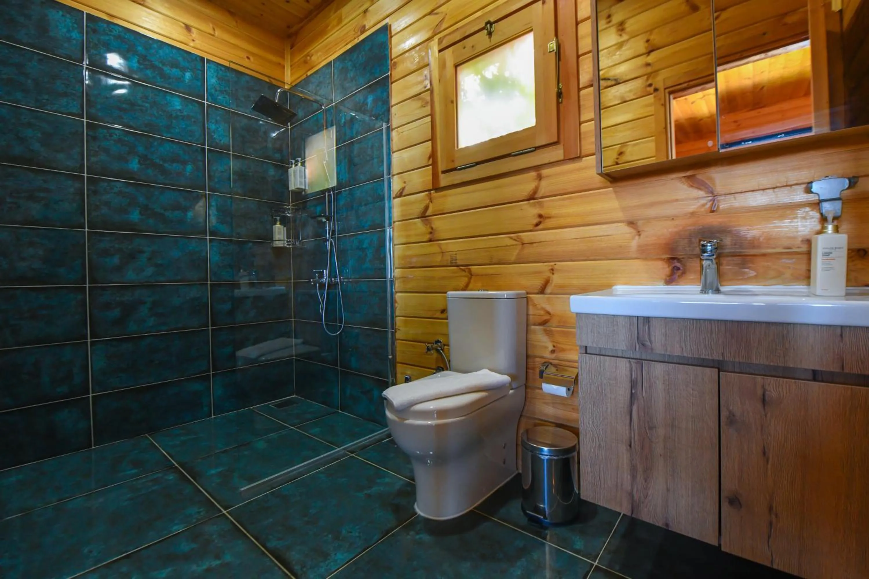 Shower in Seaview Faralya