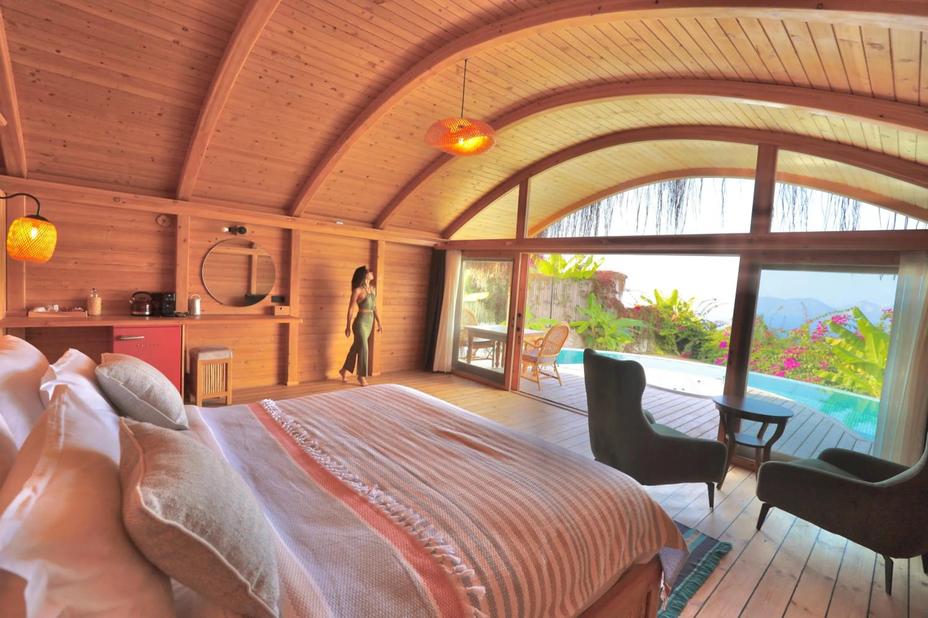 Photo of the whole room, Bed in Seaview Faralya