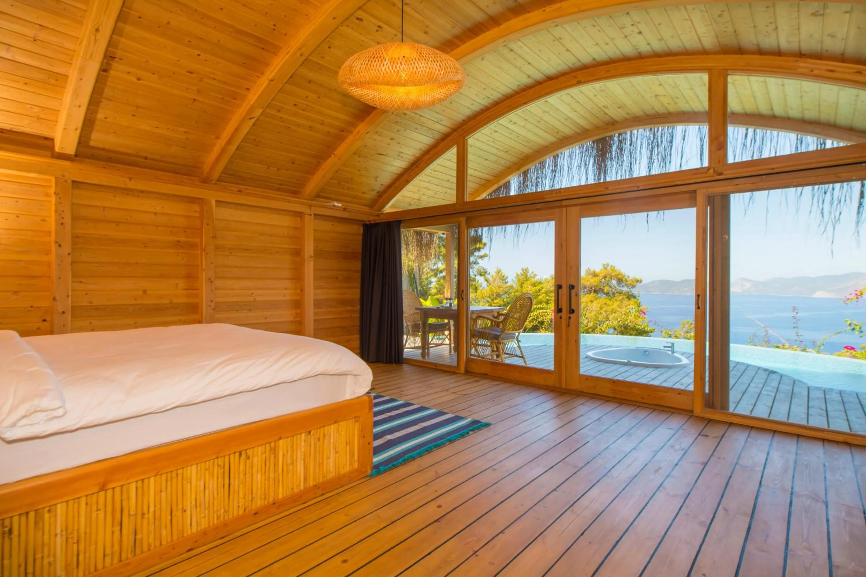 Photo of the whole room, Bed in Seaview Faralya