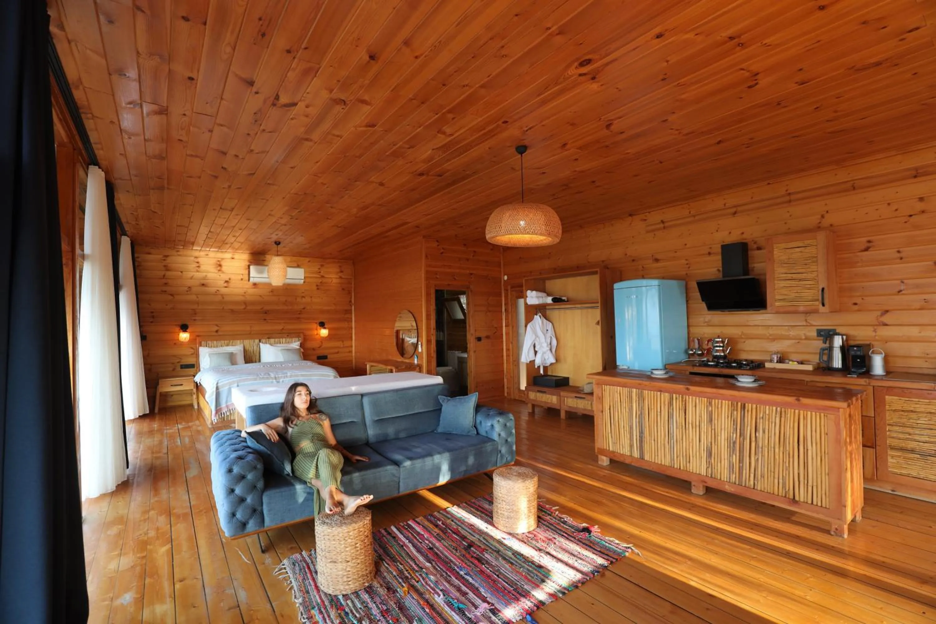 Kitchen or kitchenette, Bed in Seaview Faralya