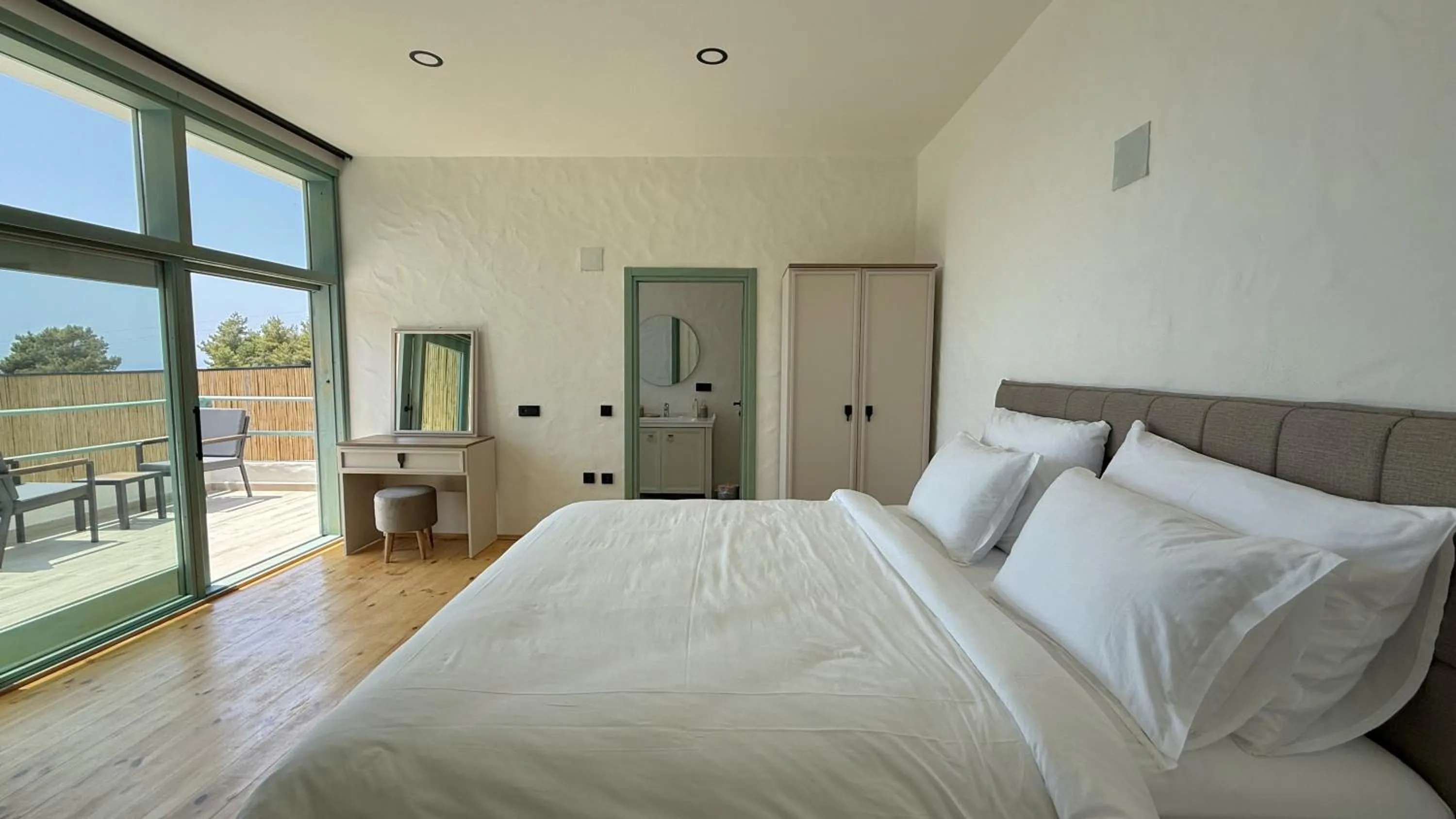 Bed in Seaview Faralya