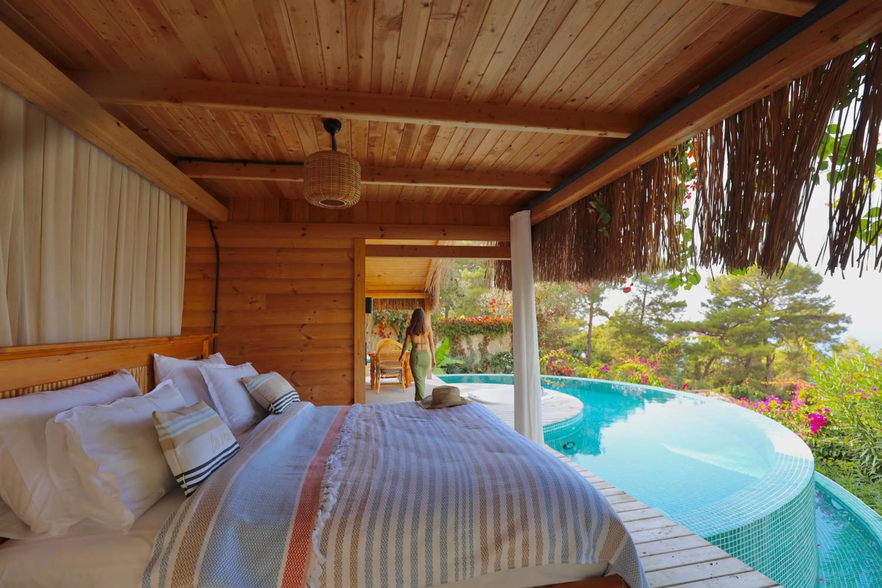 Bed in Seaview Faralya