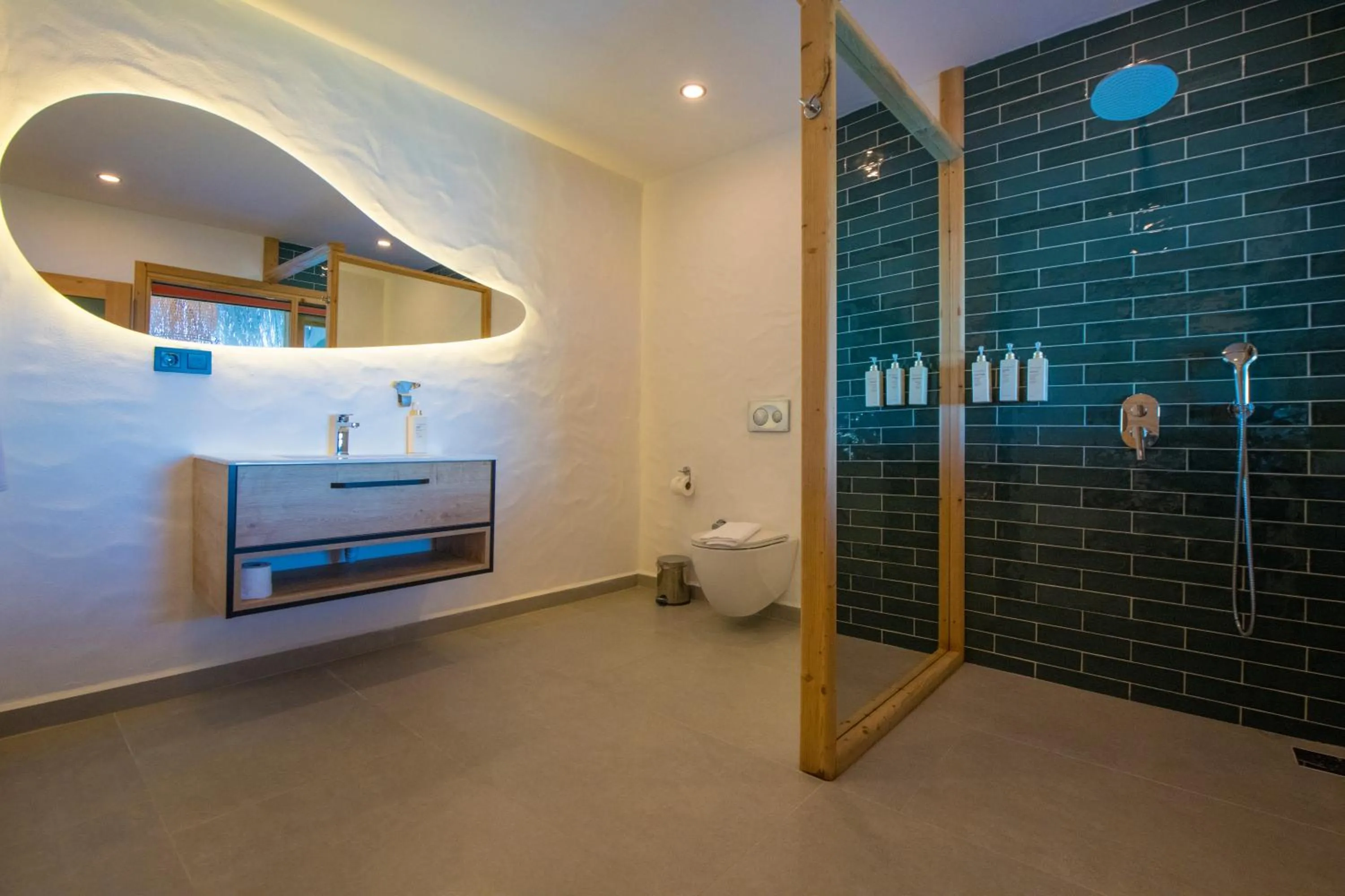 Shower in Seaview Faralya