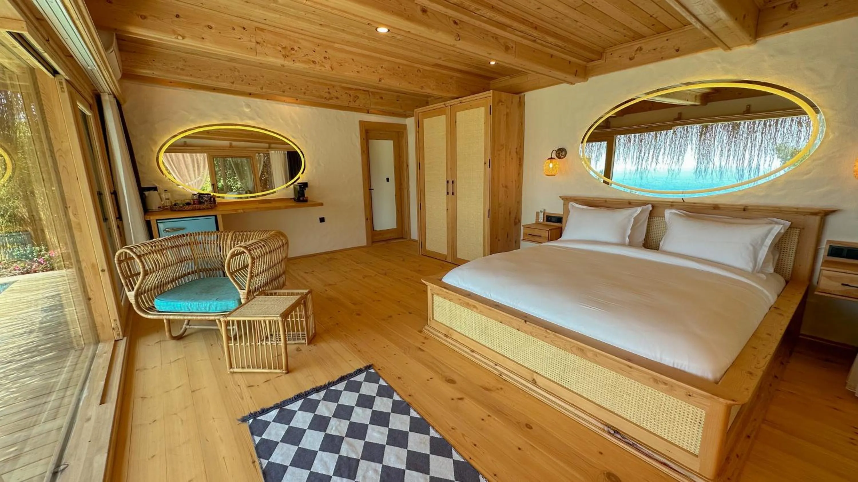 Massage, Bed in Seaview Faralya