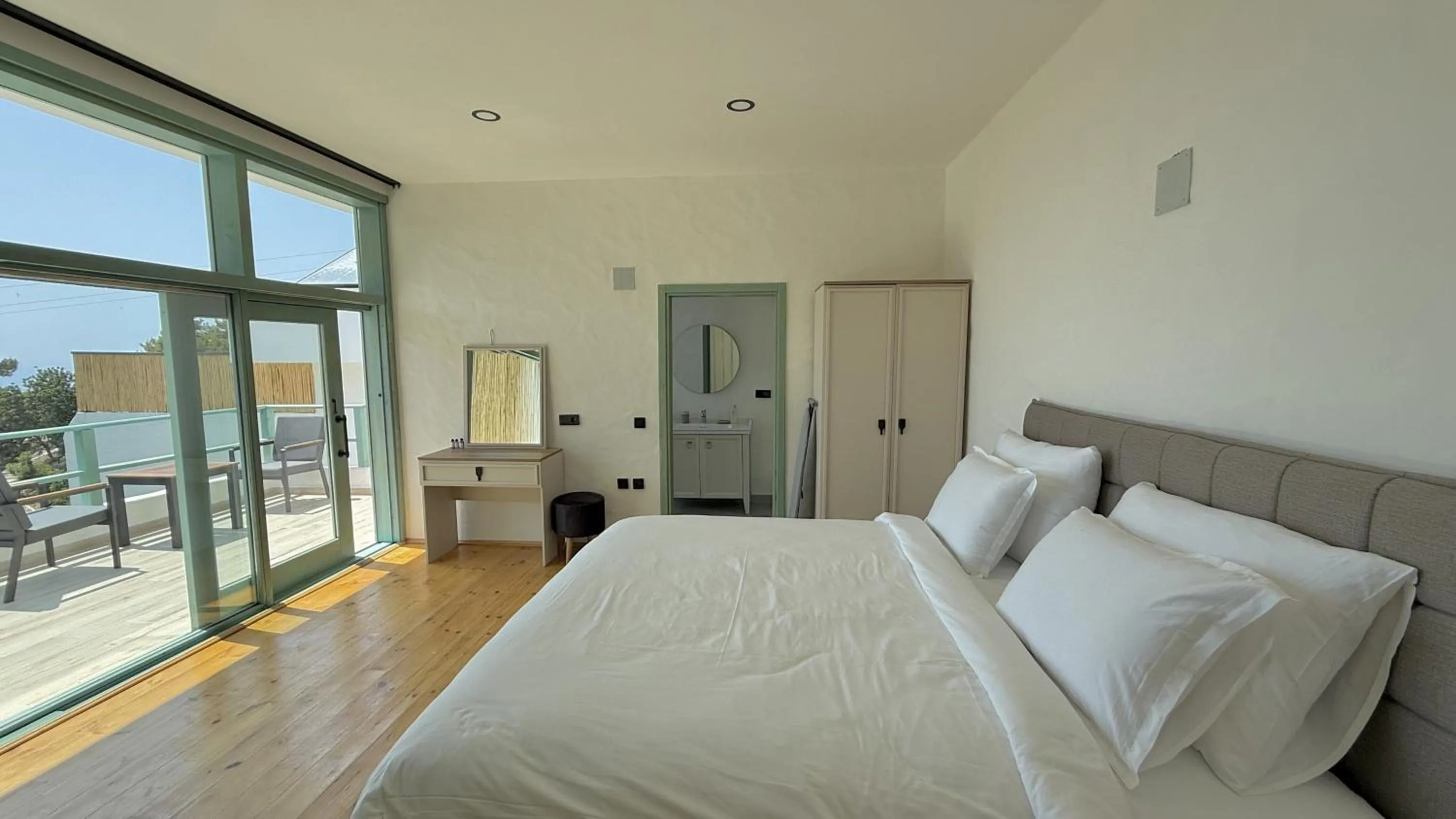 Bed in Seaview Faralya