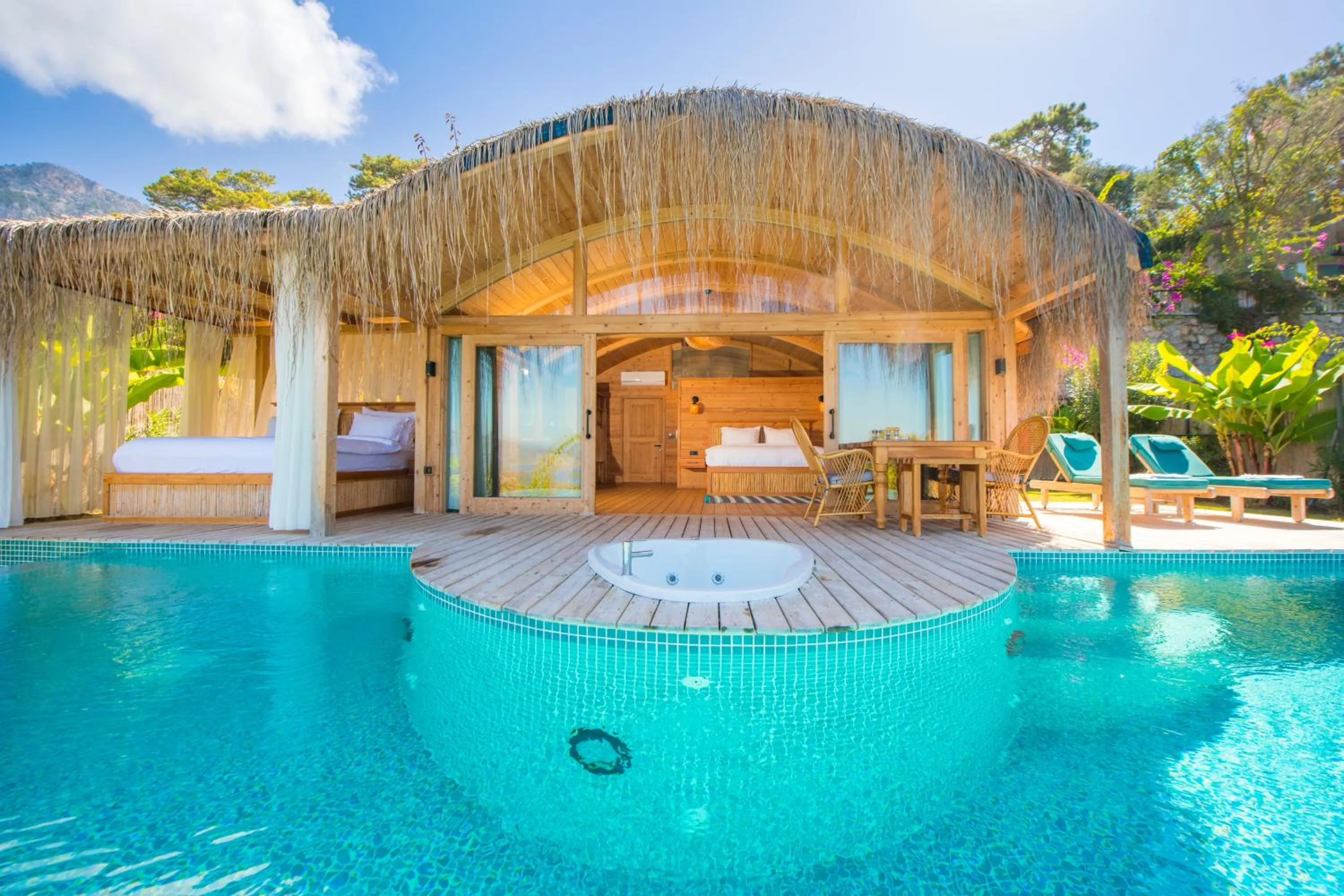 Photo of the whole room in Seaview Faralya