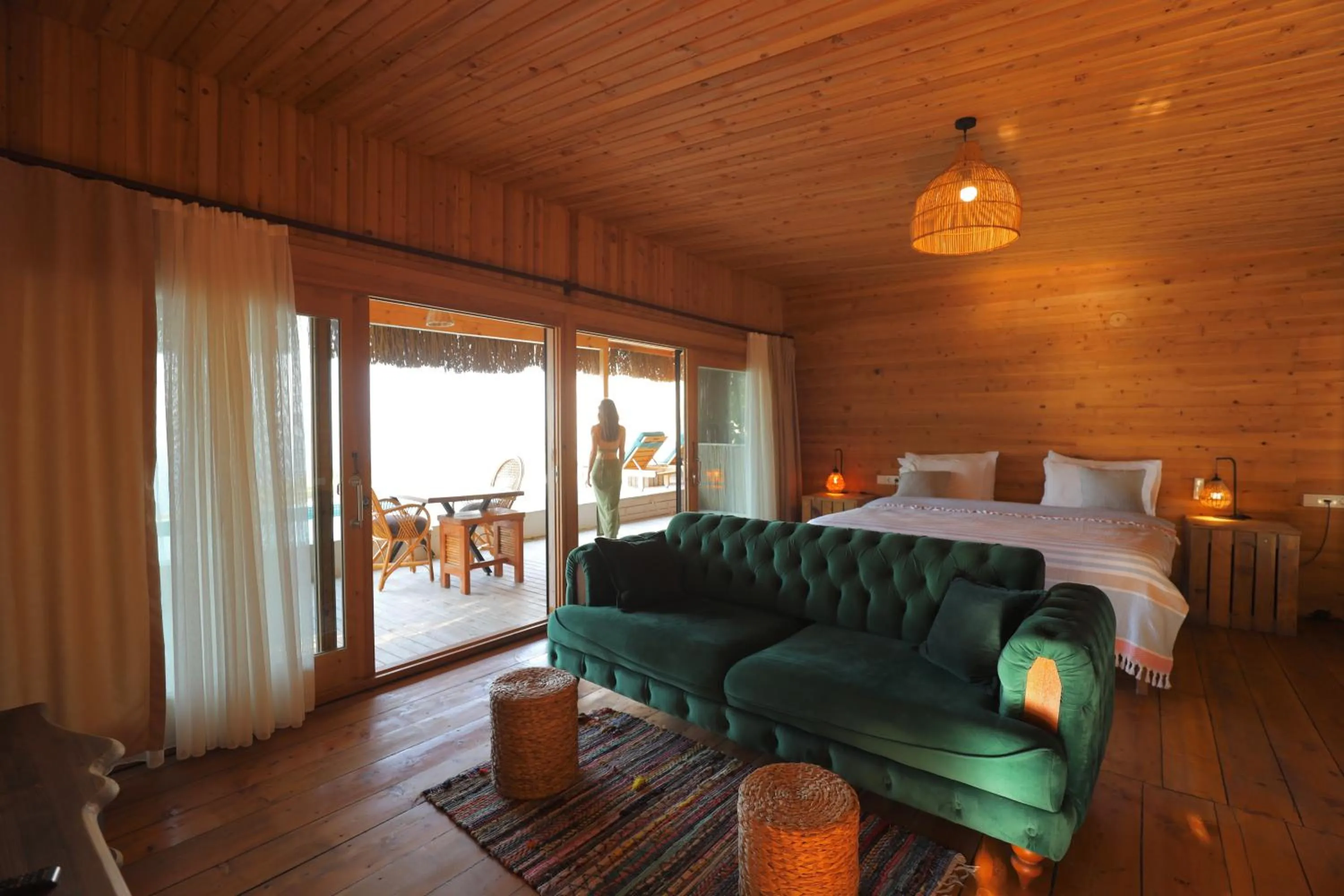 Photo of the whole room, Bed in Seaview Faralya